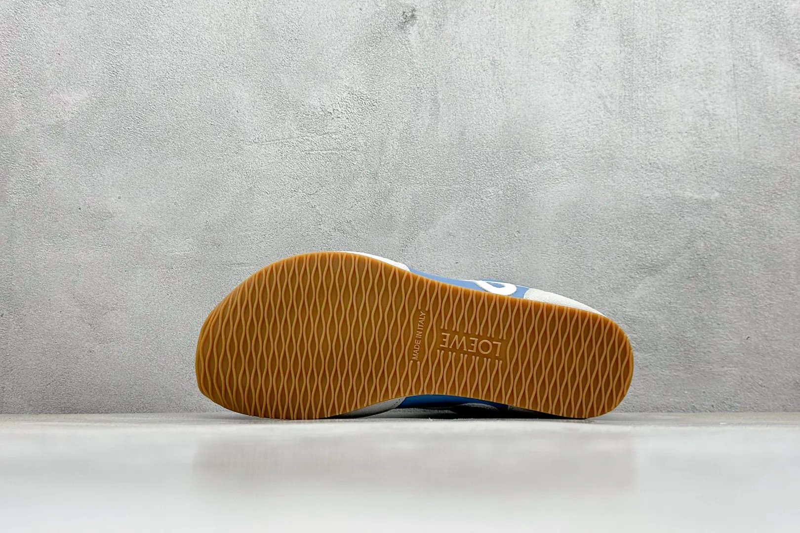 Loewe RUNNER SNEAKERS 平底鞋 通勤约会款