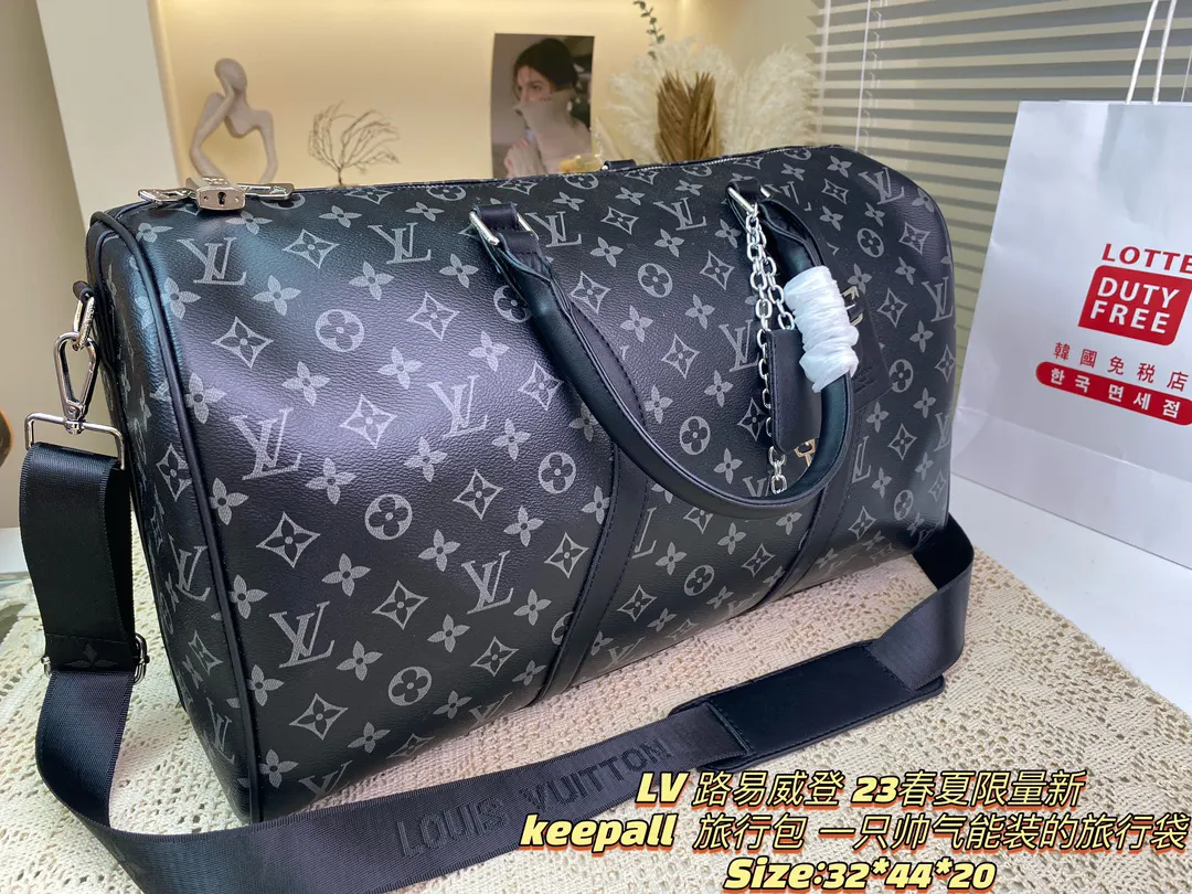 LV Keepall 春夏限量 keepall 旅行袋 一只帅气能装 大容量旅行款