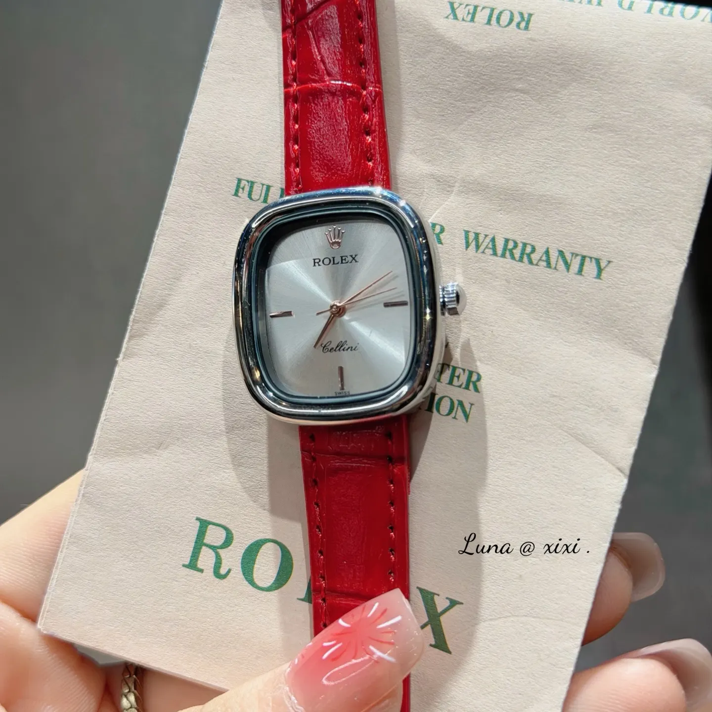 Rolex 小牛皮 小牛皮钢带搭 蝴蝶扣 不显浮华的风格广受女神喜爱 逐 手表 经典腕表款