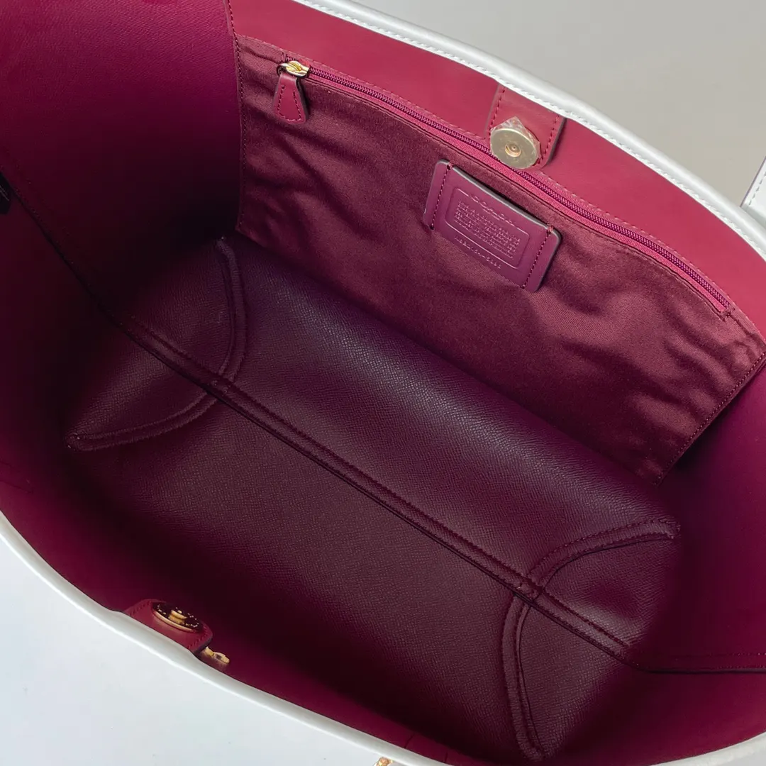 Coach 老花 帆布 新奥莱款双面托特包 的老花图案可以 大容量托特款