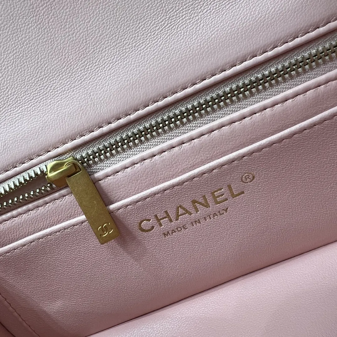 CHANEL 粉色小羊皮菱格链条包 迷你款