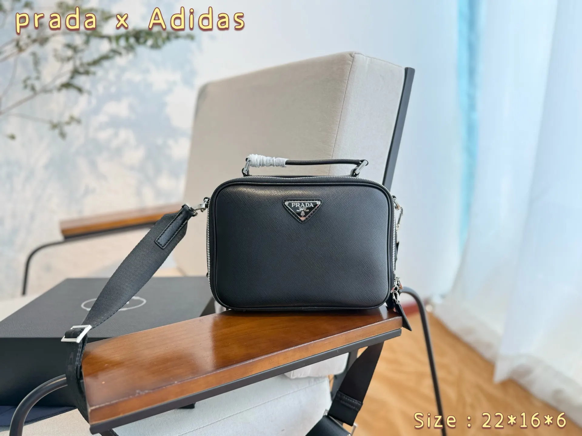 Prada 时尚男包 男士单肩斜挎包 商务休闲邮差包 轻便斜挎款