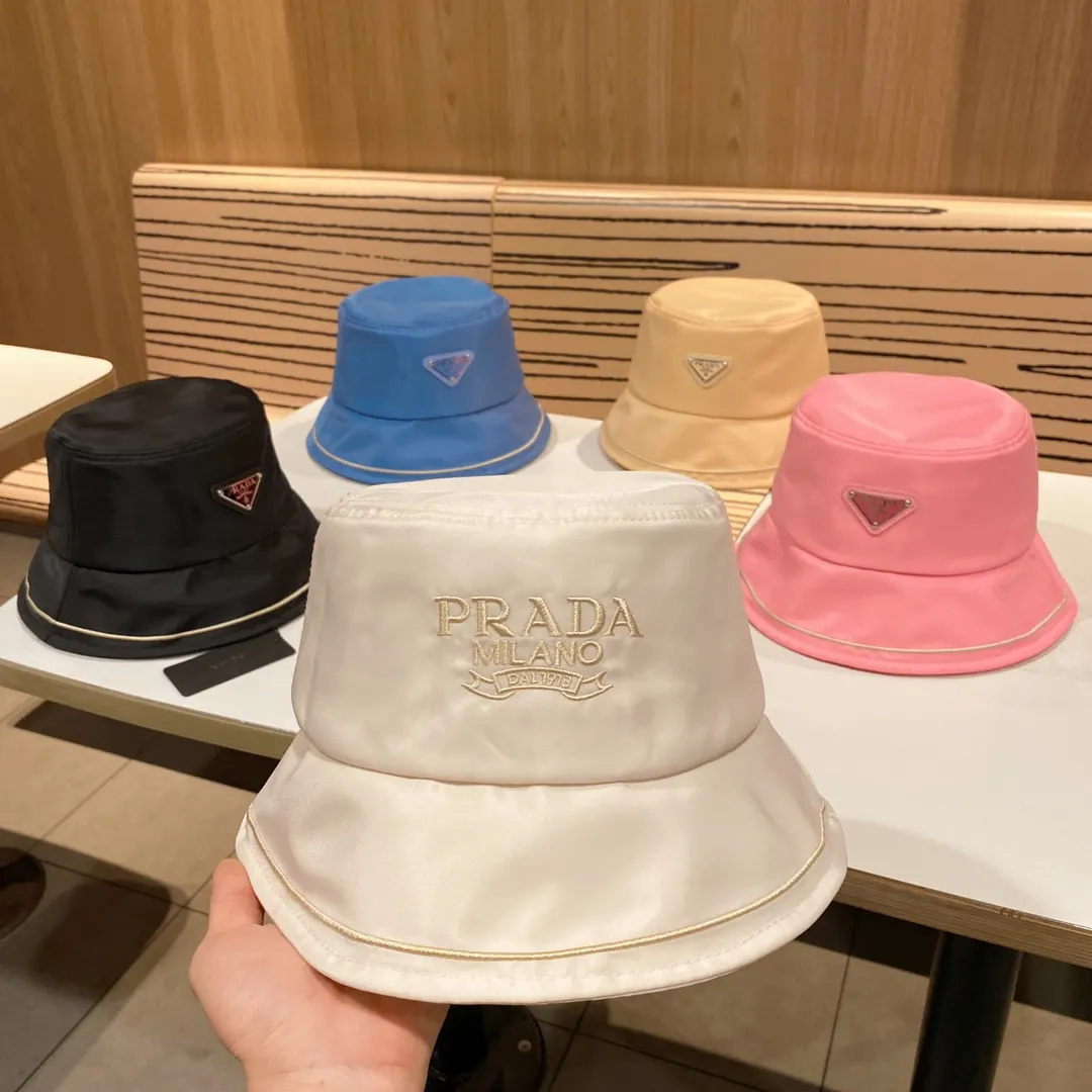 Prada 帽子 精致搭配