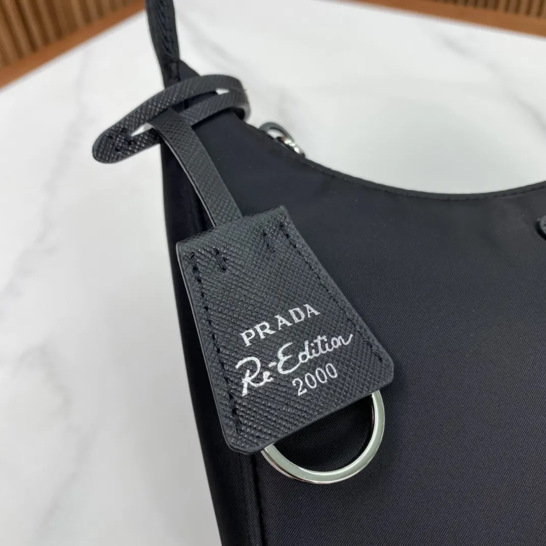 Prada Re-Nylon 1NE515 腋下包