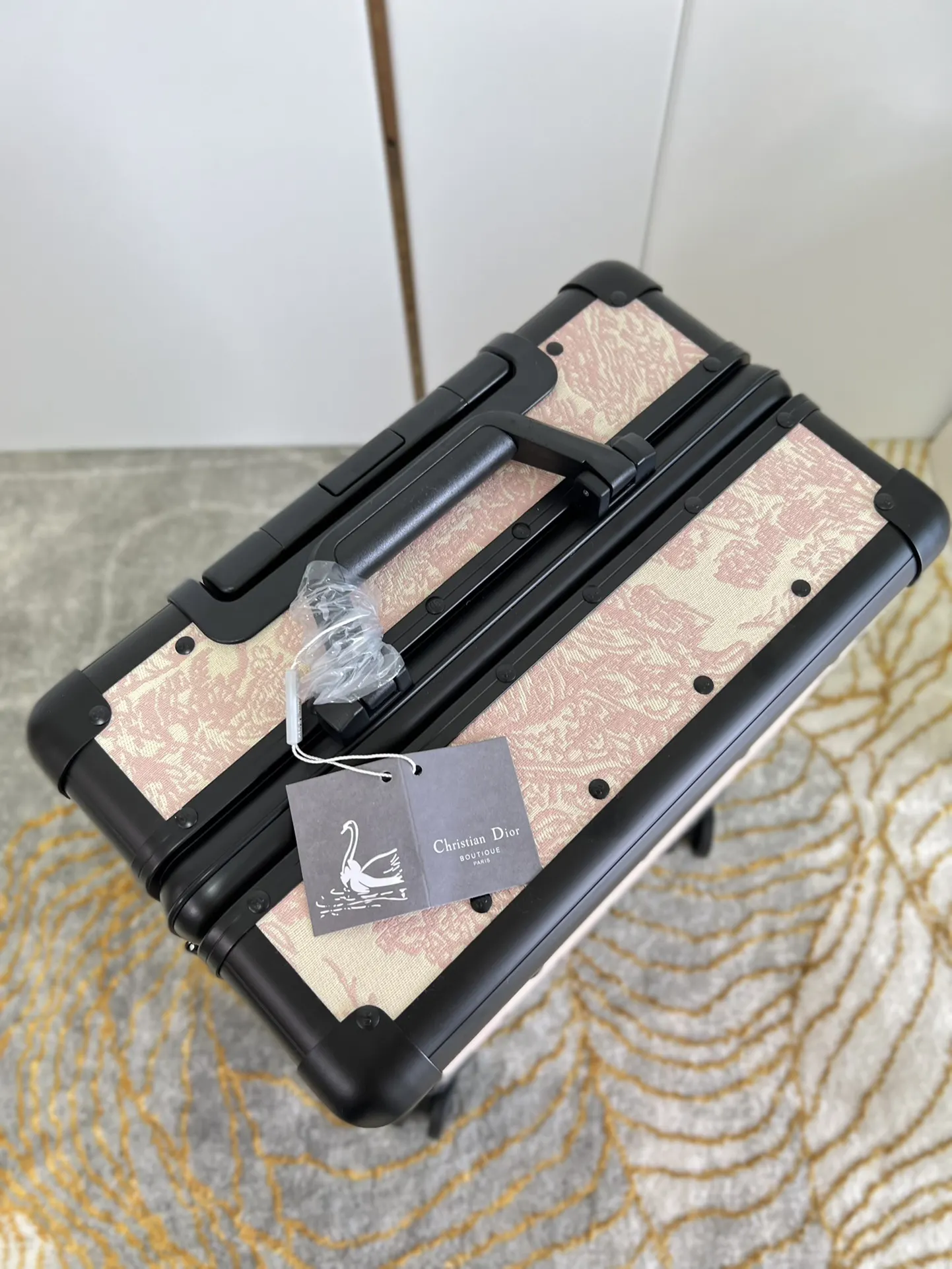 Saddle 老花 小牛皮 行李箱 旅行拉杆款 輕便出行款(數字9) Saddle 老花 小牛皮 行李箱 旅行拉杆款 輕便出行款(數字9)