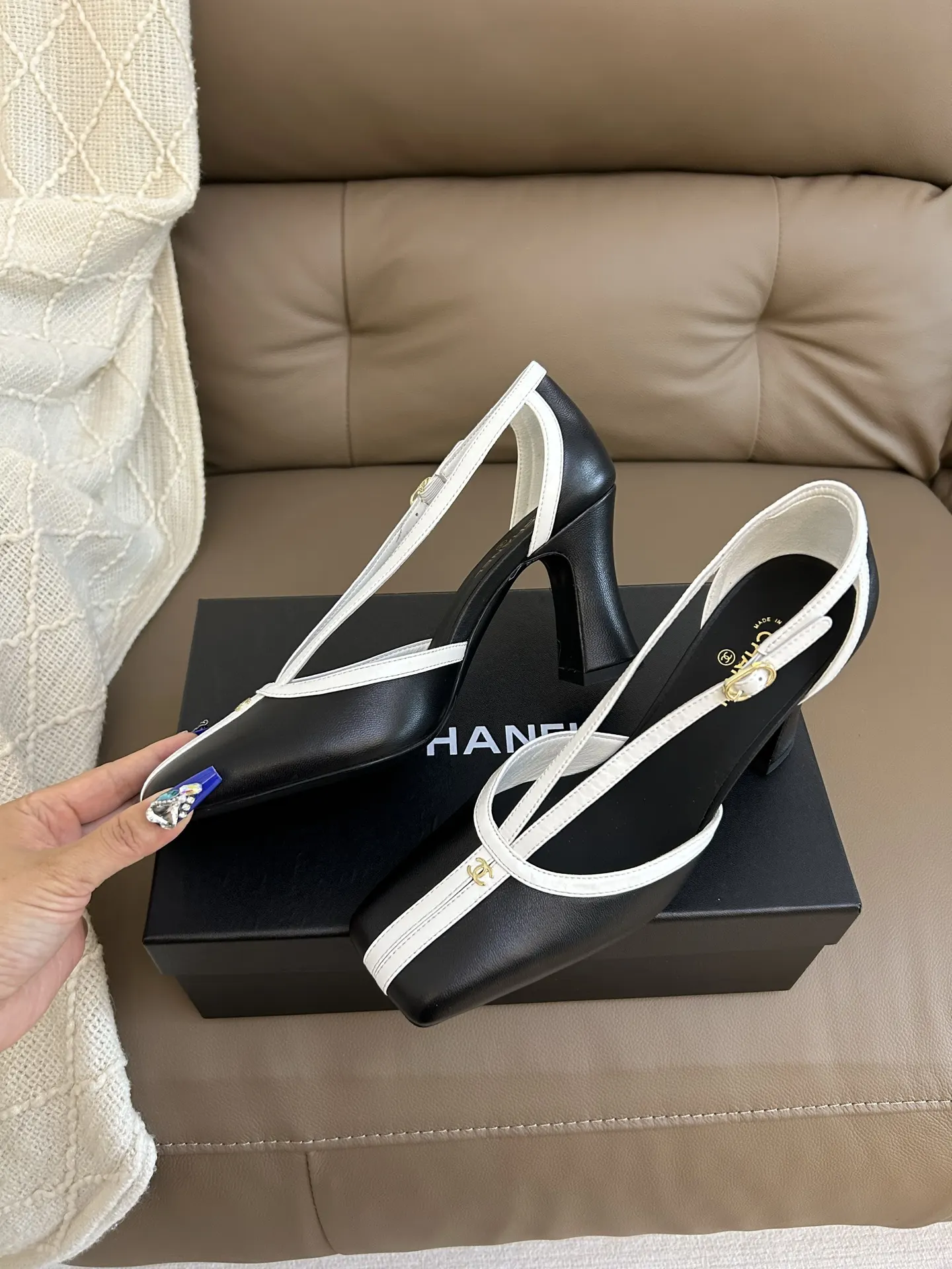 Style 18 Image 3 Style 18 Image 3