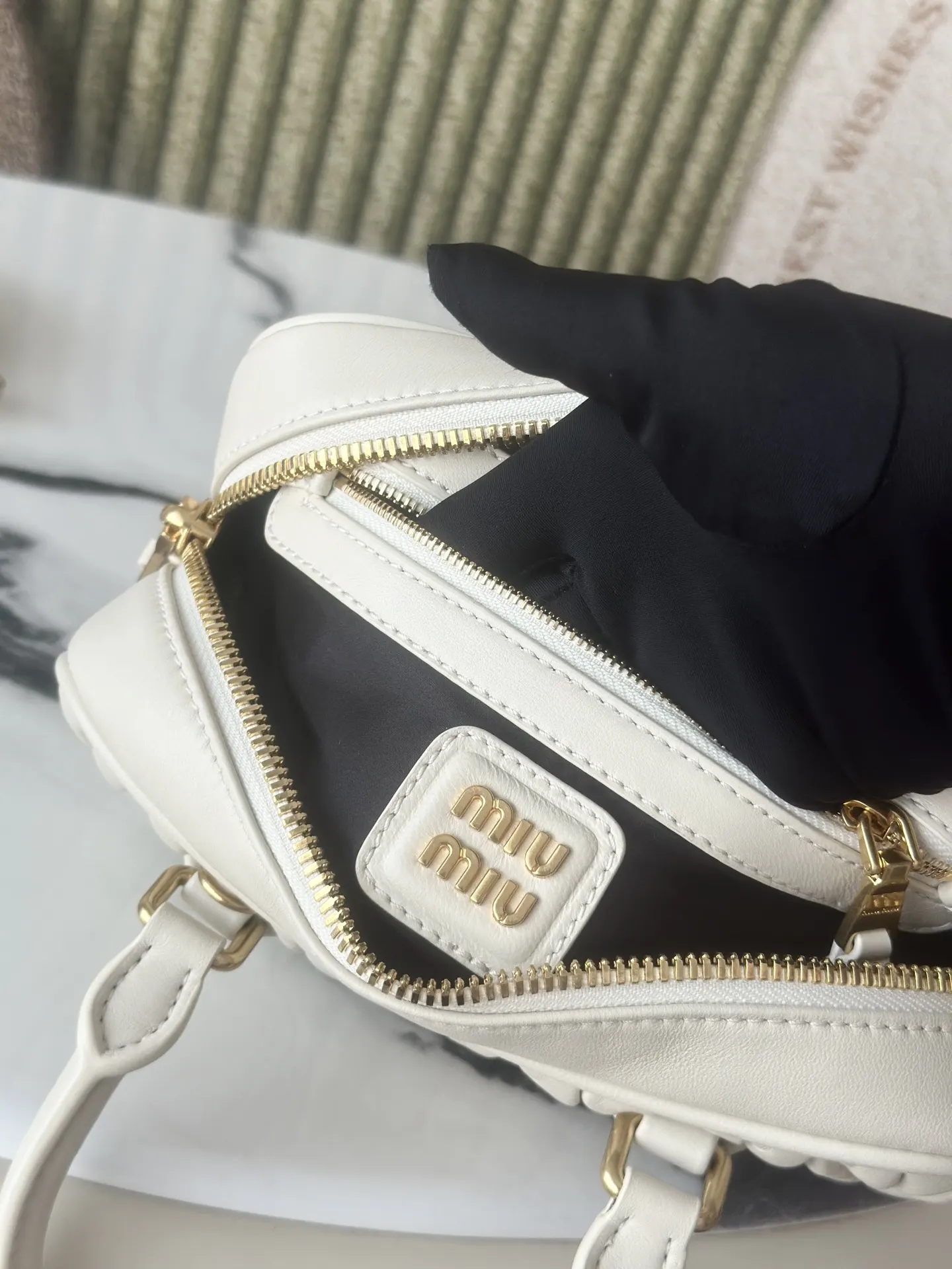 Miu 羊皮 斜挎包 轻便斜挎款