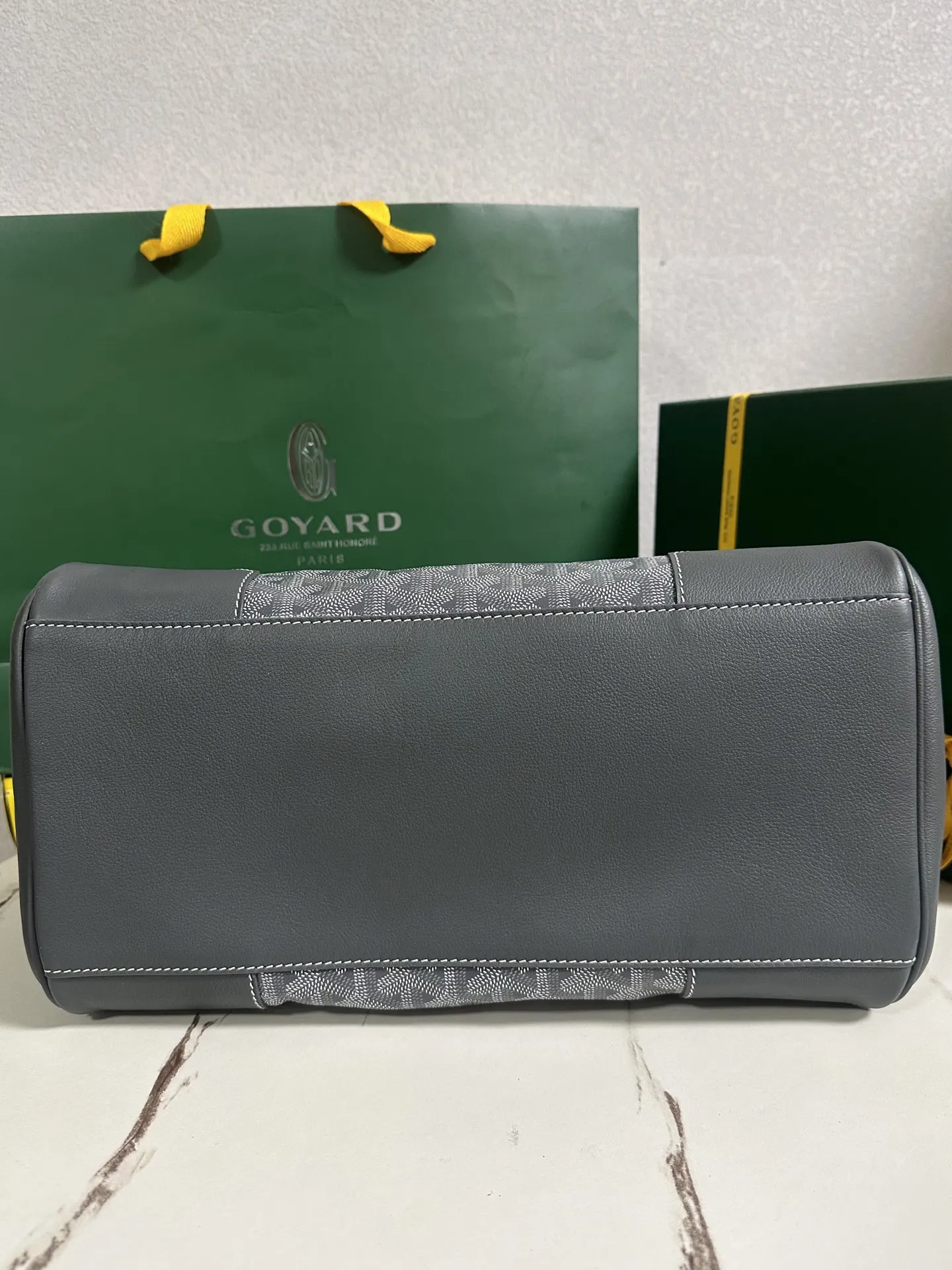 Goyard 小牛皮 无论包是打开还是合上 在内还是在外 它都能与女性生活 托特包 大容量托特款