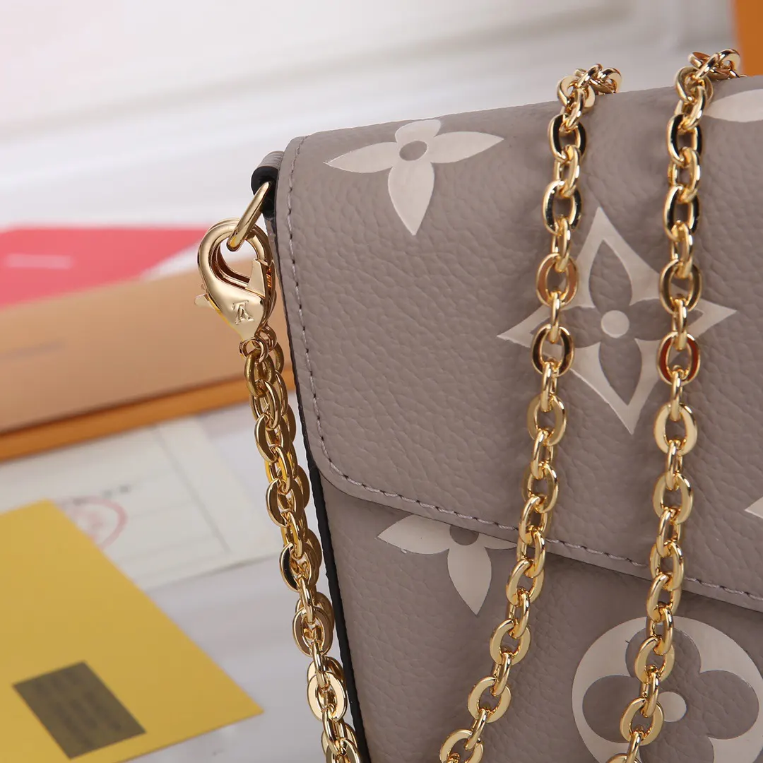 LV Pochette 雙肩包(數字7) LV Pochette 雙肩包(數字7)