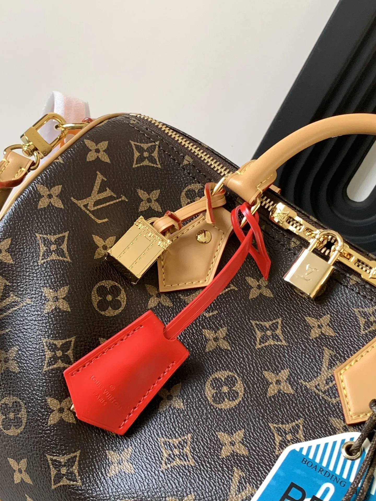 LV M11945 包袋 精选款