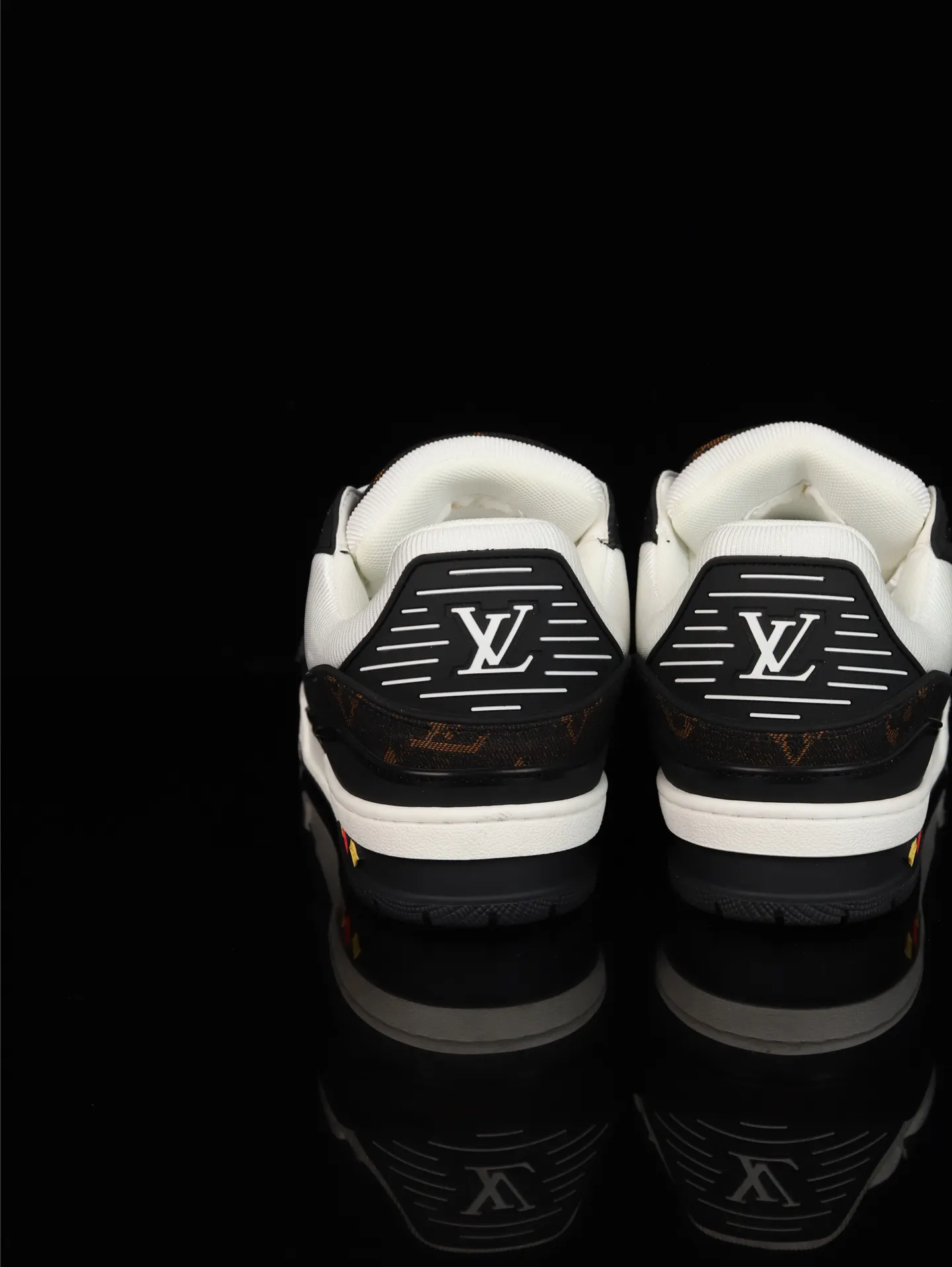 Louis Vuitton 运动鞋(數字4) Louis Vuitton 运动鞋(數字4)