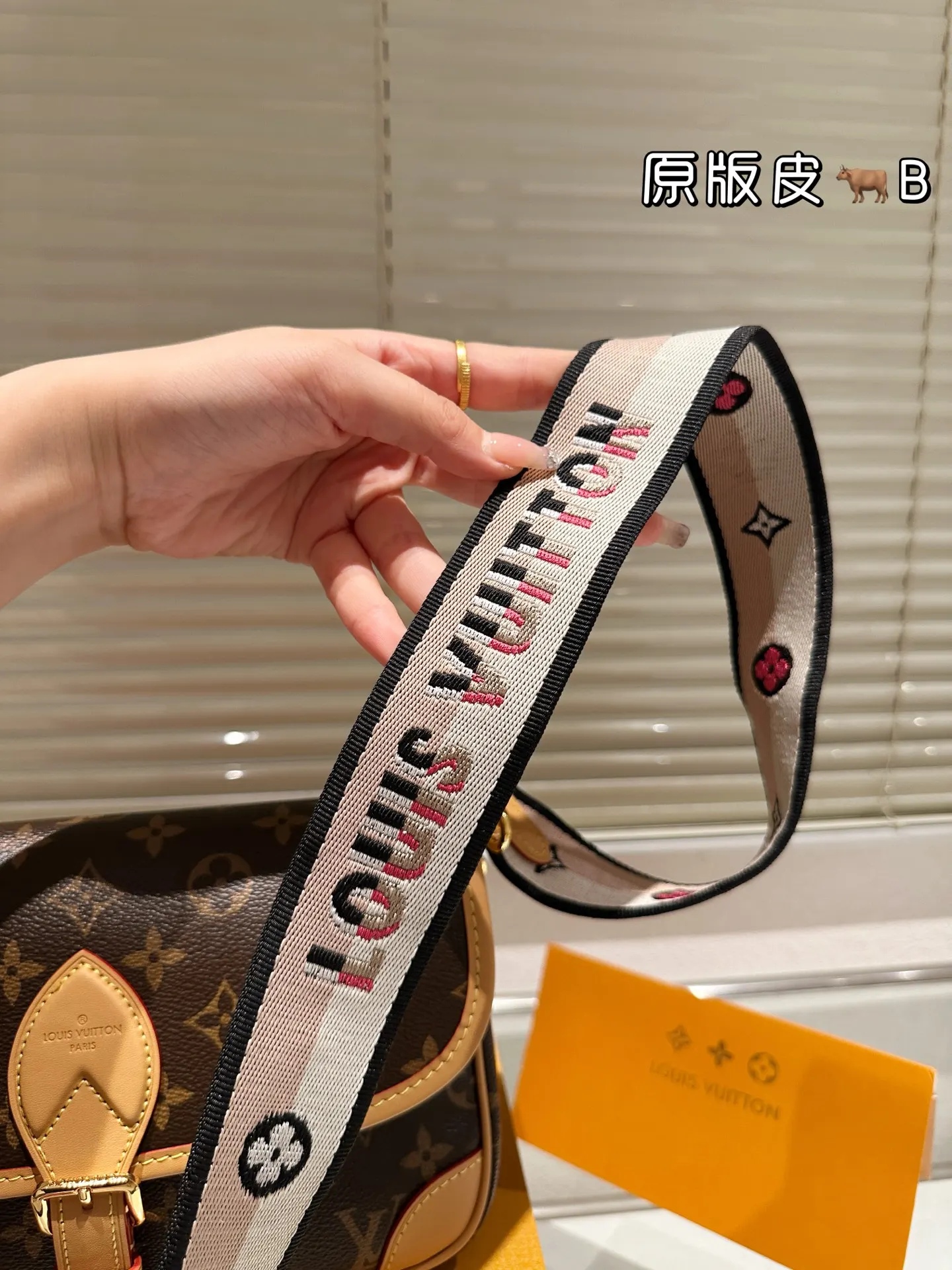 LV Diane 牛皮 版 牛皮 掛件 ｜Diane法棍包 法棍D 腋下包 復古腋下背款