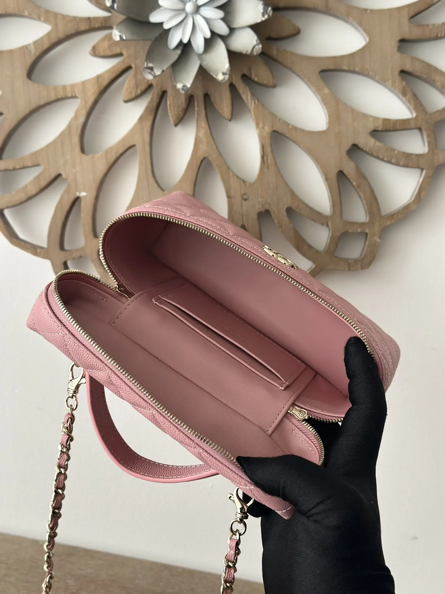 Pink Gold Chain Bag Leather Image 9 Pink Gold Chain Bag Leather Image 9