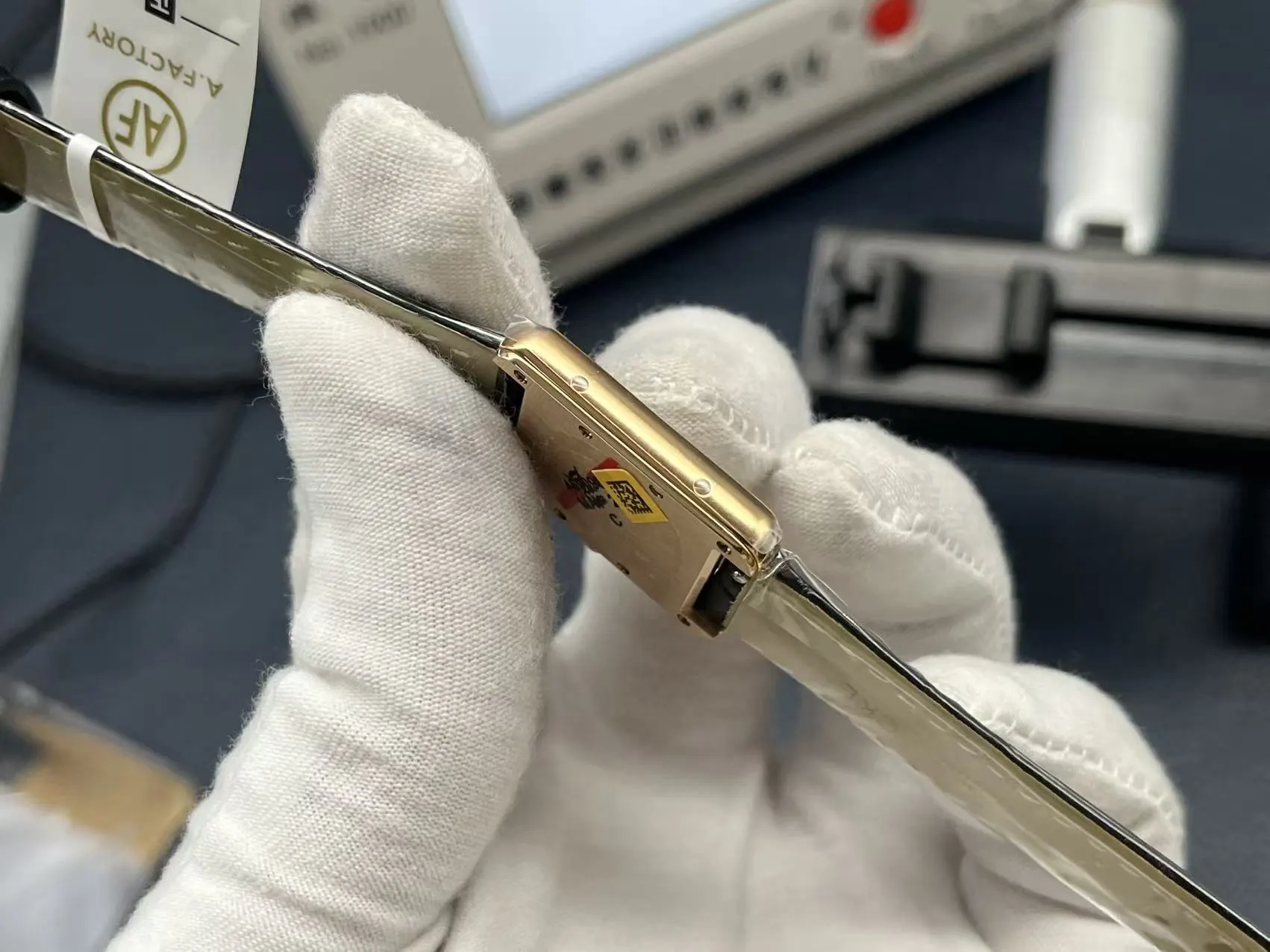 Cartier 鳄鱼皮 手表 经典腕表款