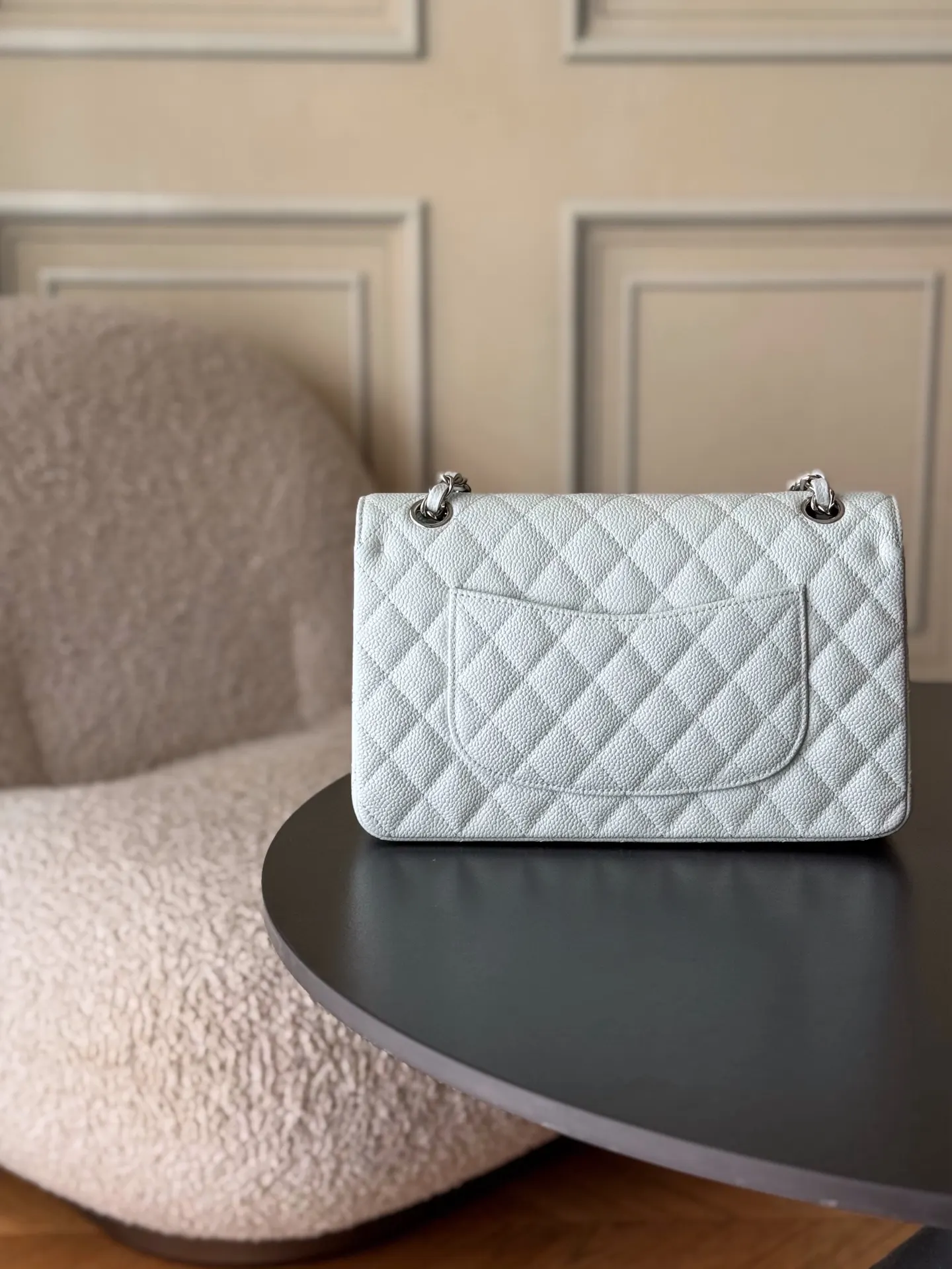 Chanel 白色鱼子酱牛皮翻盖链条包 金扣 复古
