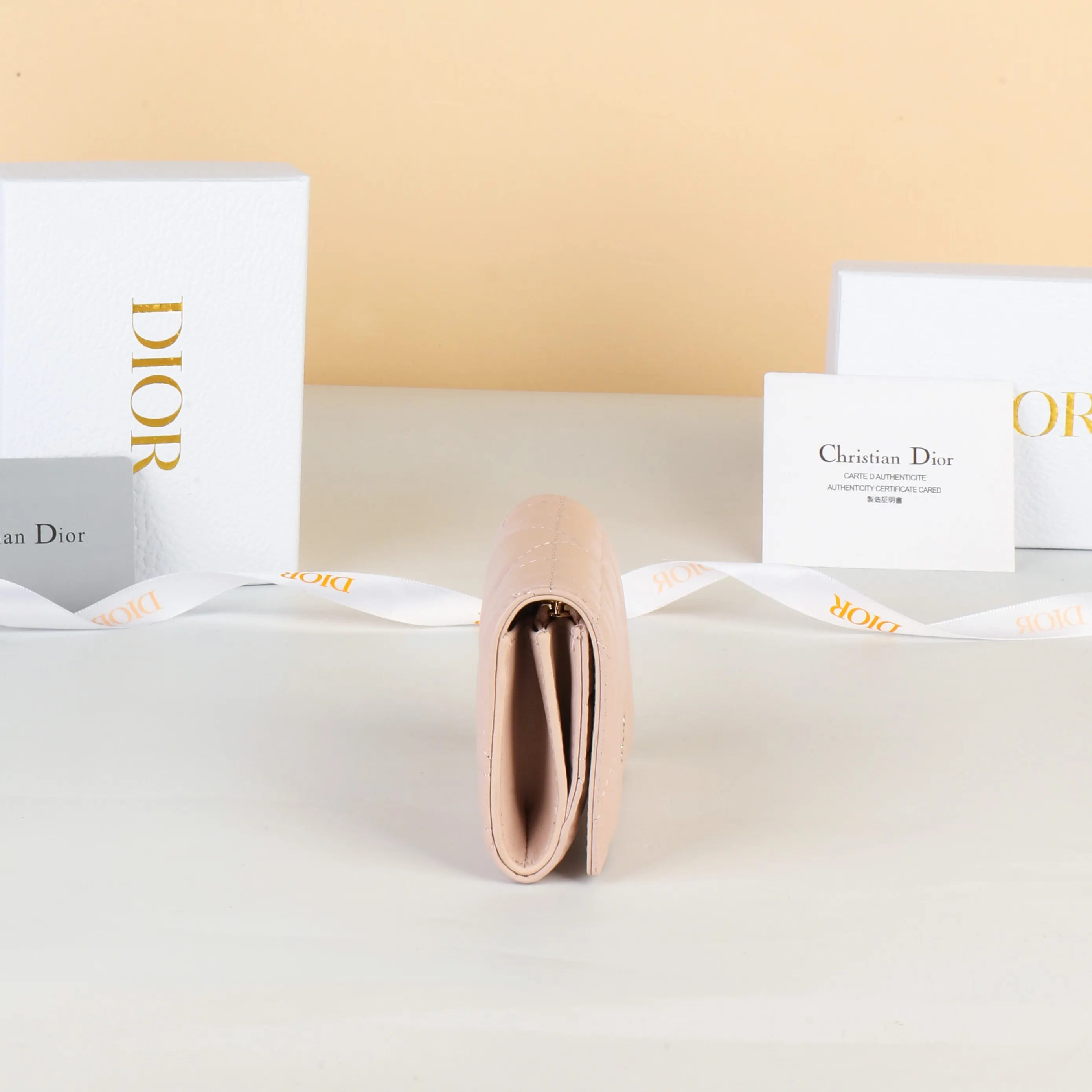 Dior Caro 米白色羊皮卡包 精致短款钱包