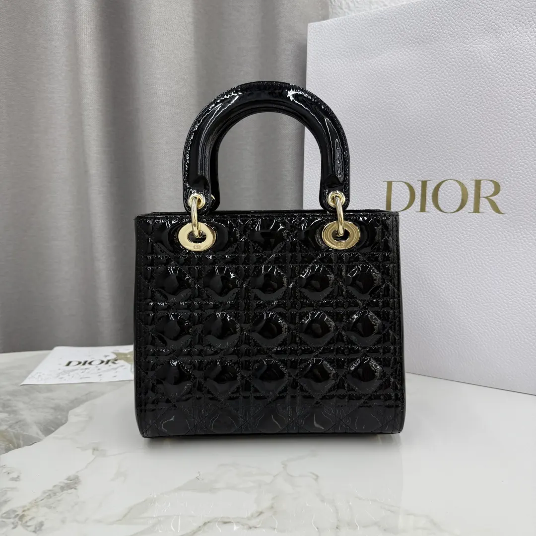 Dior Lady Dior Lady 黑色牛皮卡夹 精致配饰 复古