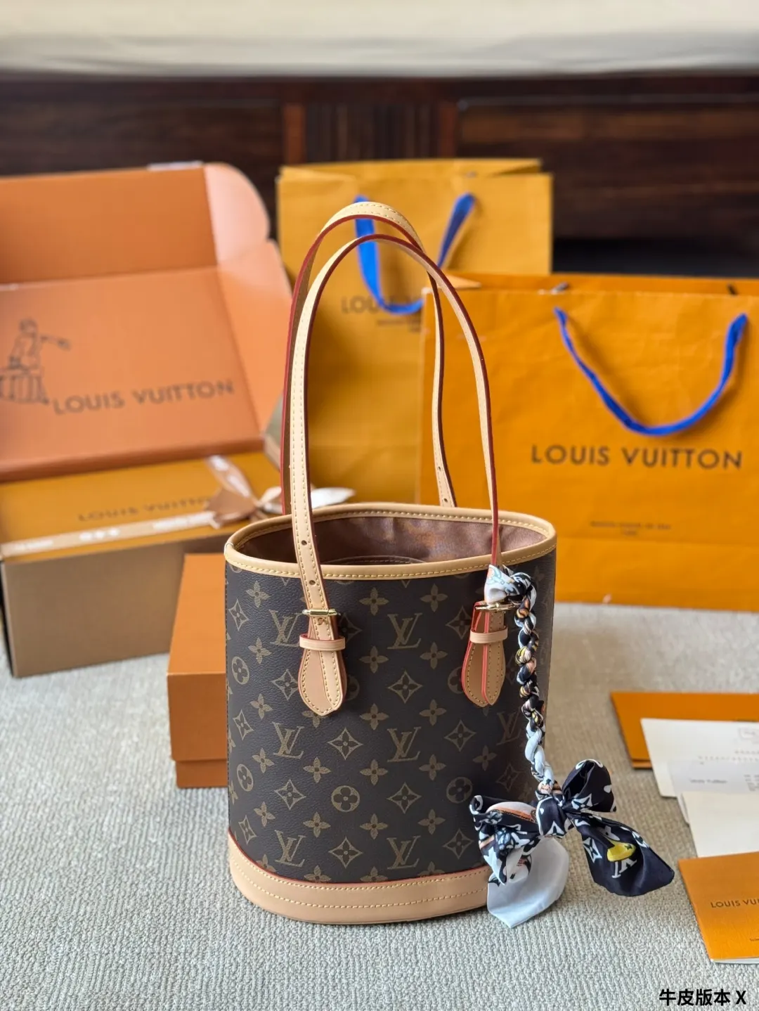LV 牛皮 手袋出自 Match 系列 宣 收納包 旅行收納款