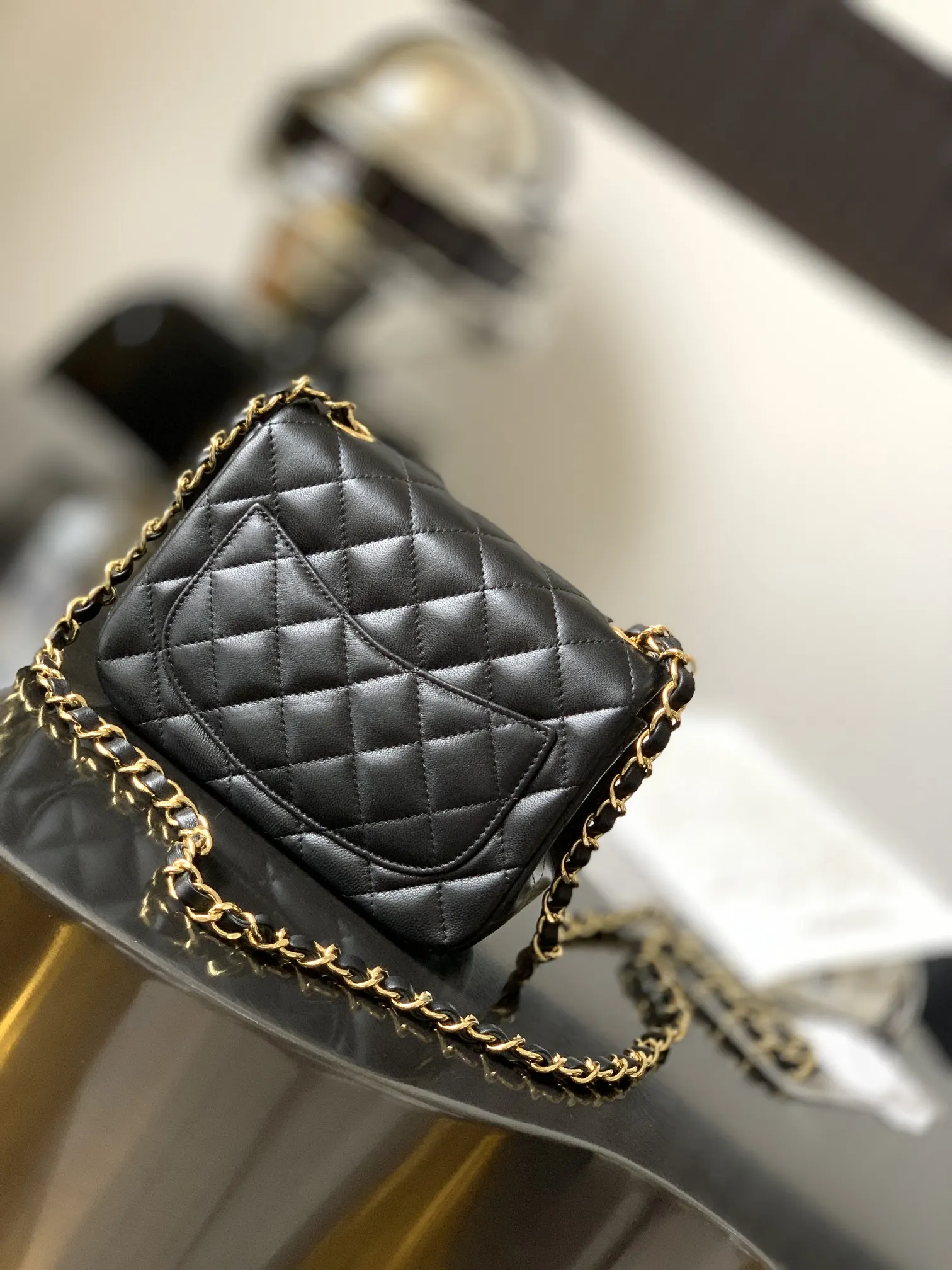Chanel 羊皮翻蓋鏈條包 單肩斜挎(數字3) Chanel 羊皮翻蓋鏈條包 單肩斜挎(數字3)