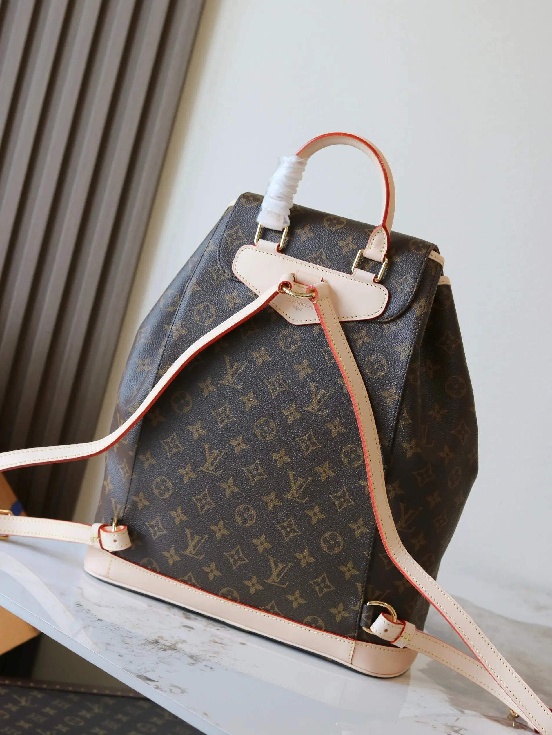 LV 牛皮 厘米 长 雙肩包 实用雙肩款