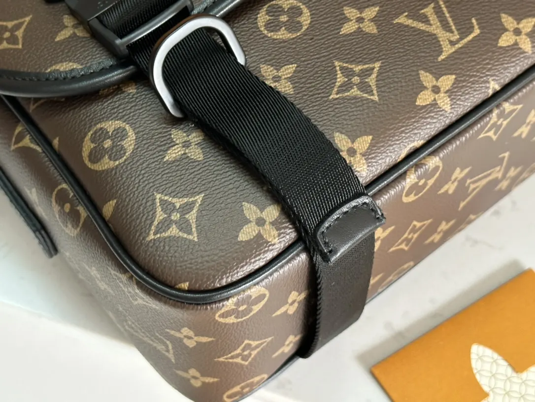 LV 牛皮 开发 全钢五金 本款 Trail 邮差包向品牌 收纳包 旅行收纳款