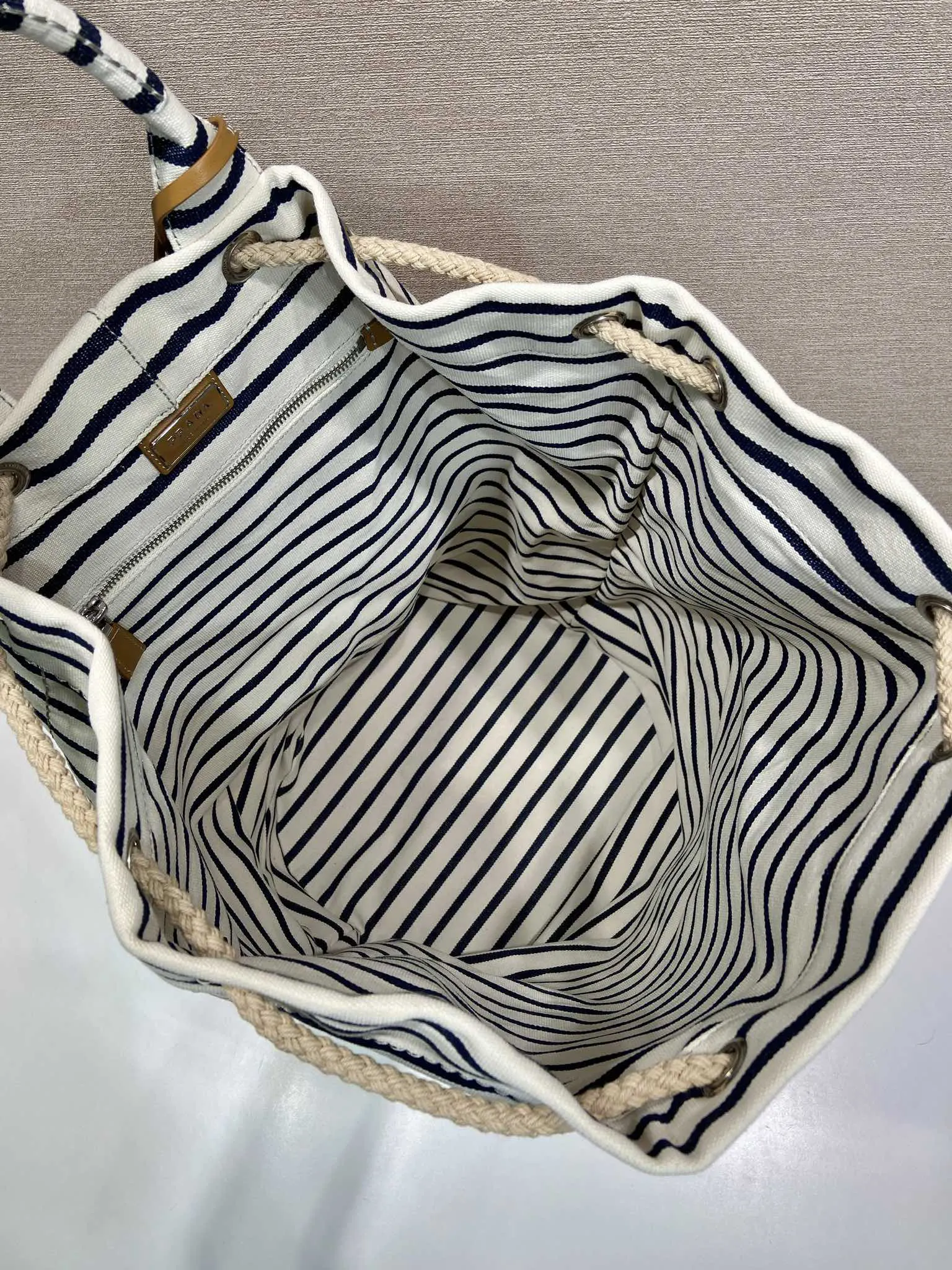 Fashion Item Travel Classic Image 9 Fashion Item Travel Classic Image 9
