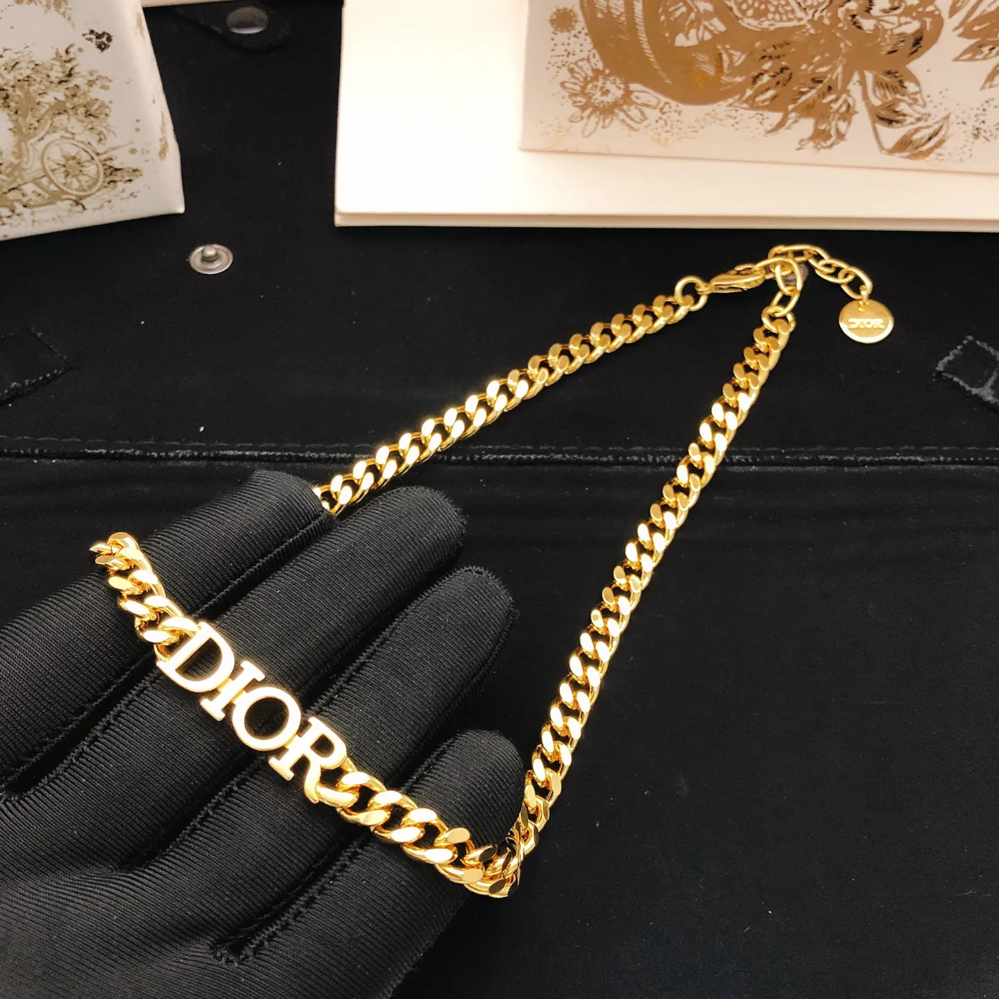 Dior 金色吊墜項鏈 礼盒
