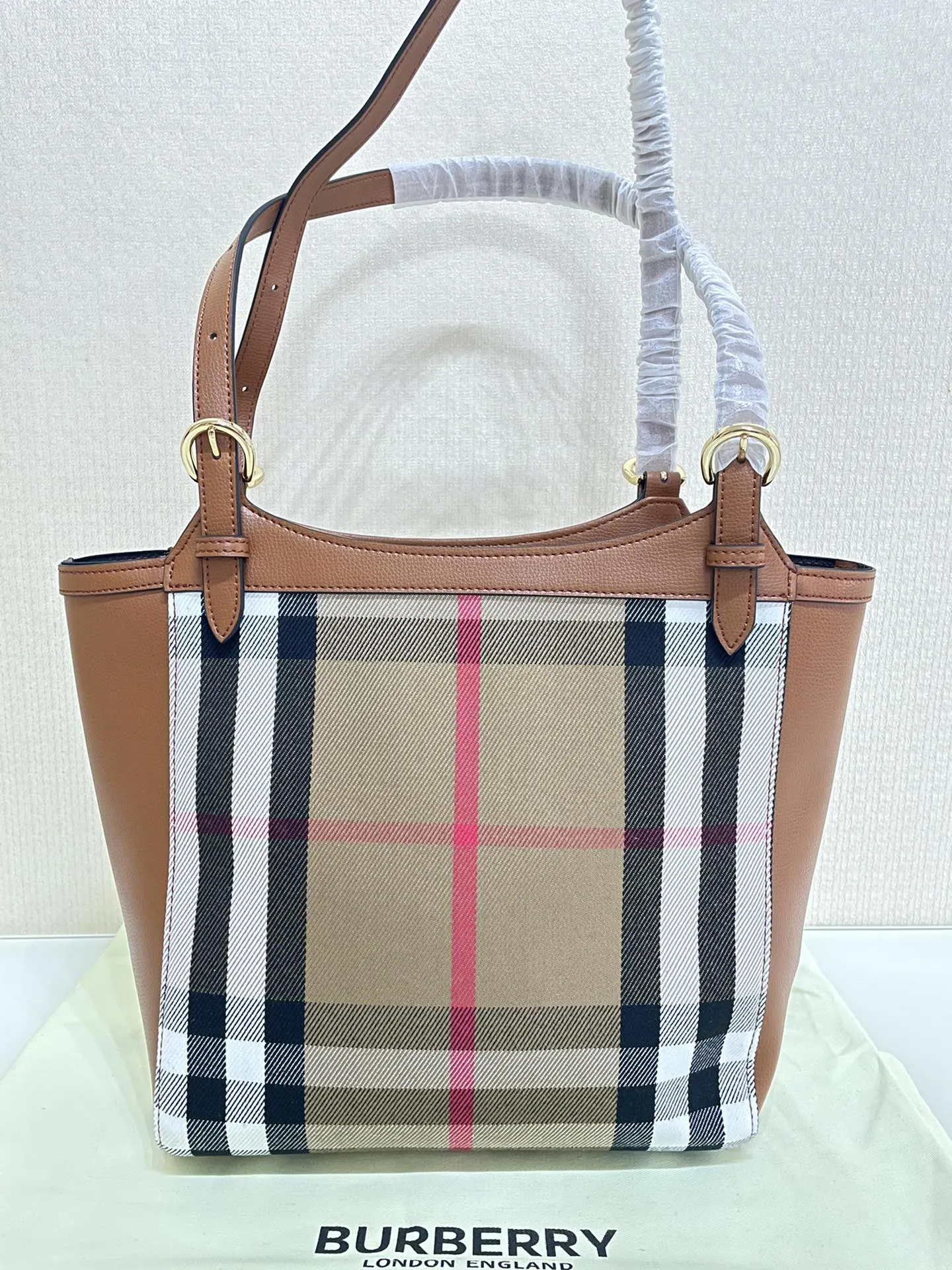 Burberry 皮革 巴宝莉精致的粒面皮革托特包 搭 House 大容量托特款