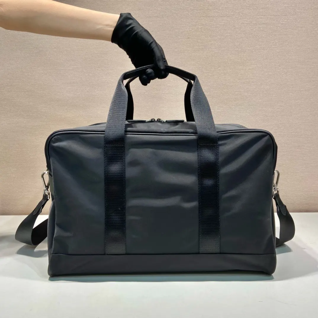 Prada Re-Nylon 皮革 Saffiano 十字纹 旅行包