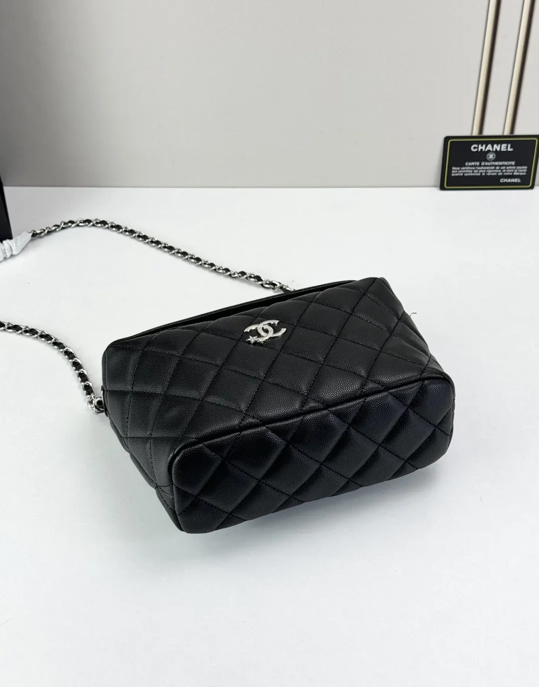 CHANEL 饭盒包 超美 很有質感又很轻松的一个包型 貌 斜背包 輕便斜挎款