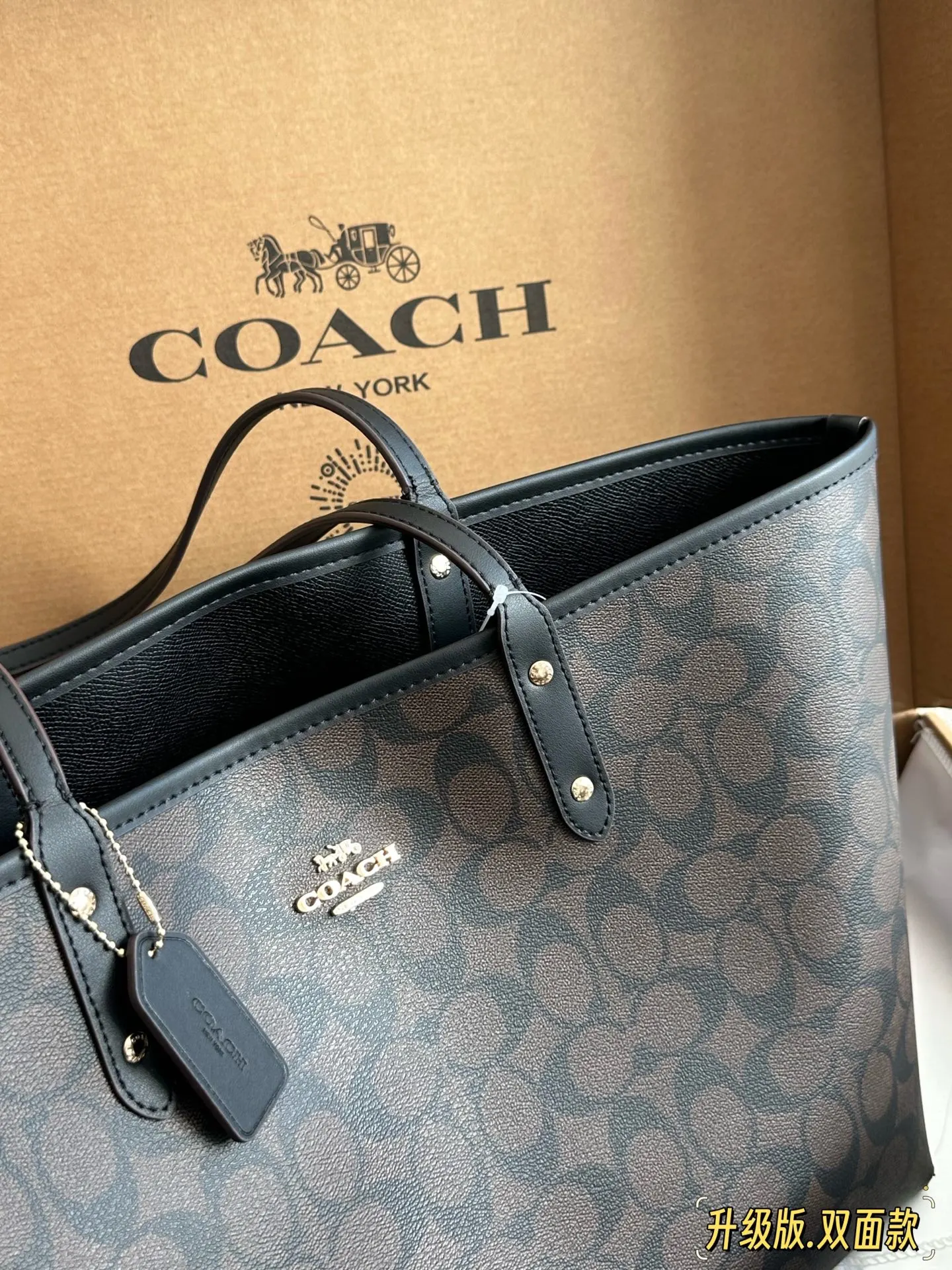 Coach 盒 家 吸扣单面ci 托特包 大容量托特款
