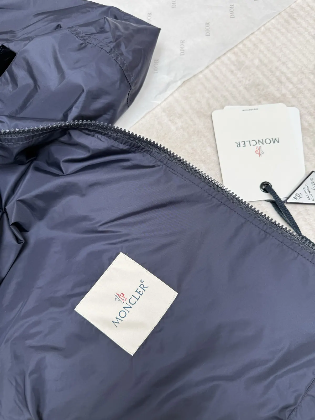 Moncler 外套 通勤休閒款(數字6) Moncler 外套 通勤休閒款(數字6)