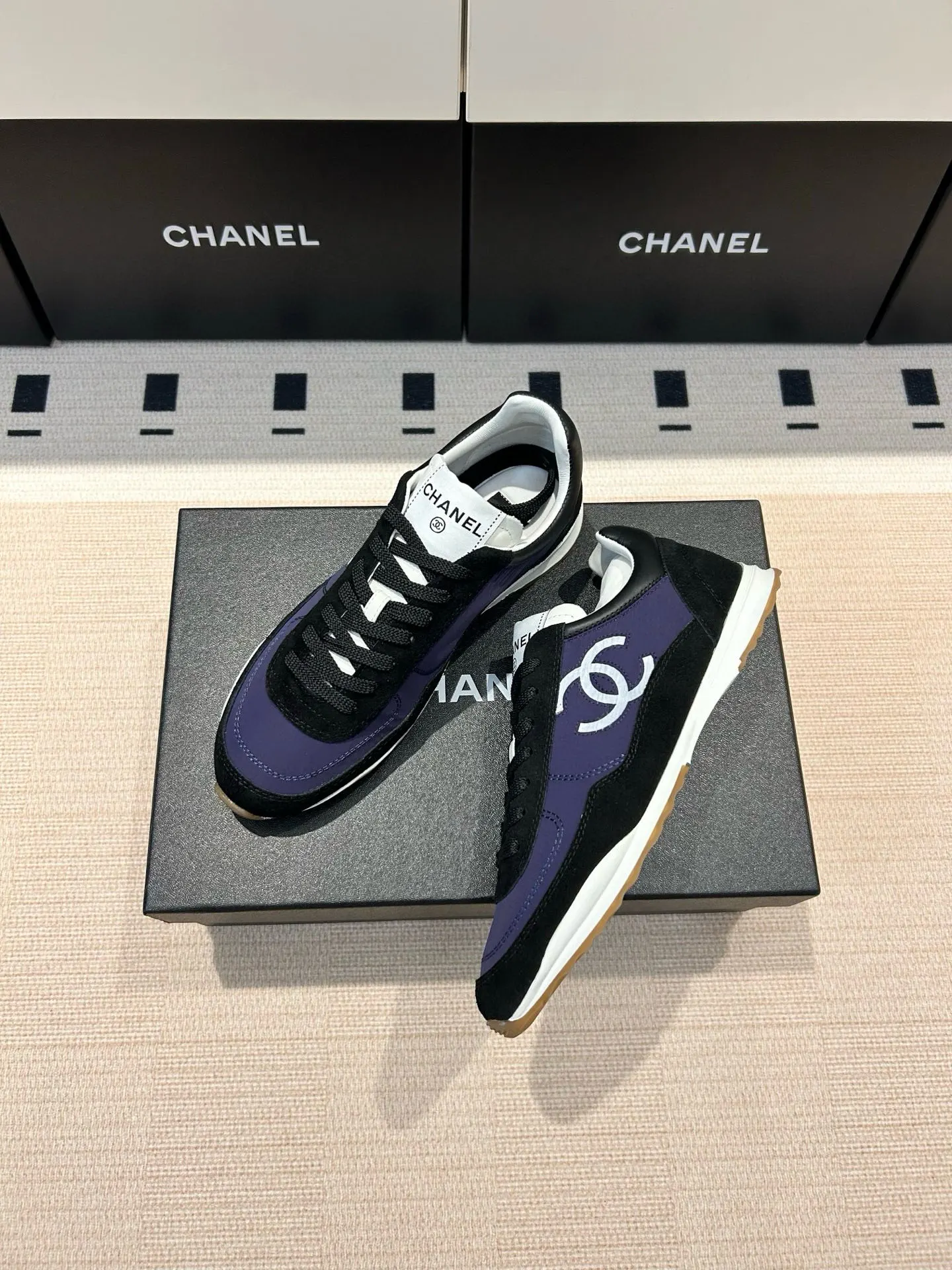Chanel 黑白拼色双C运动鞋 低帮休闲