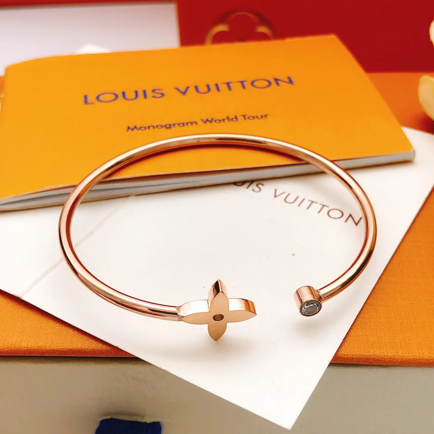 LV 玫瑰金 金色 手鐲 精致腕饰款