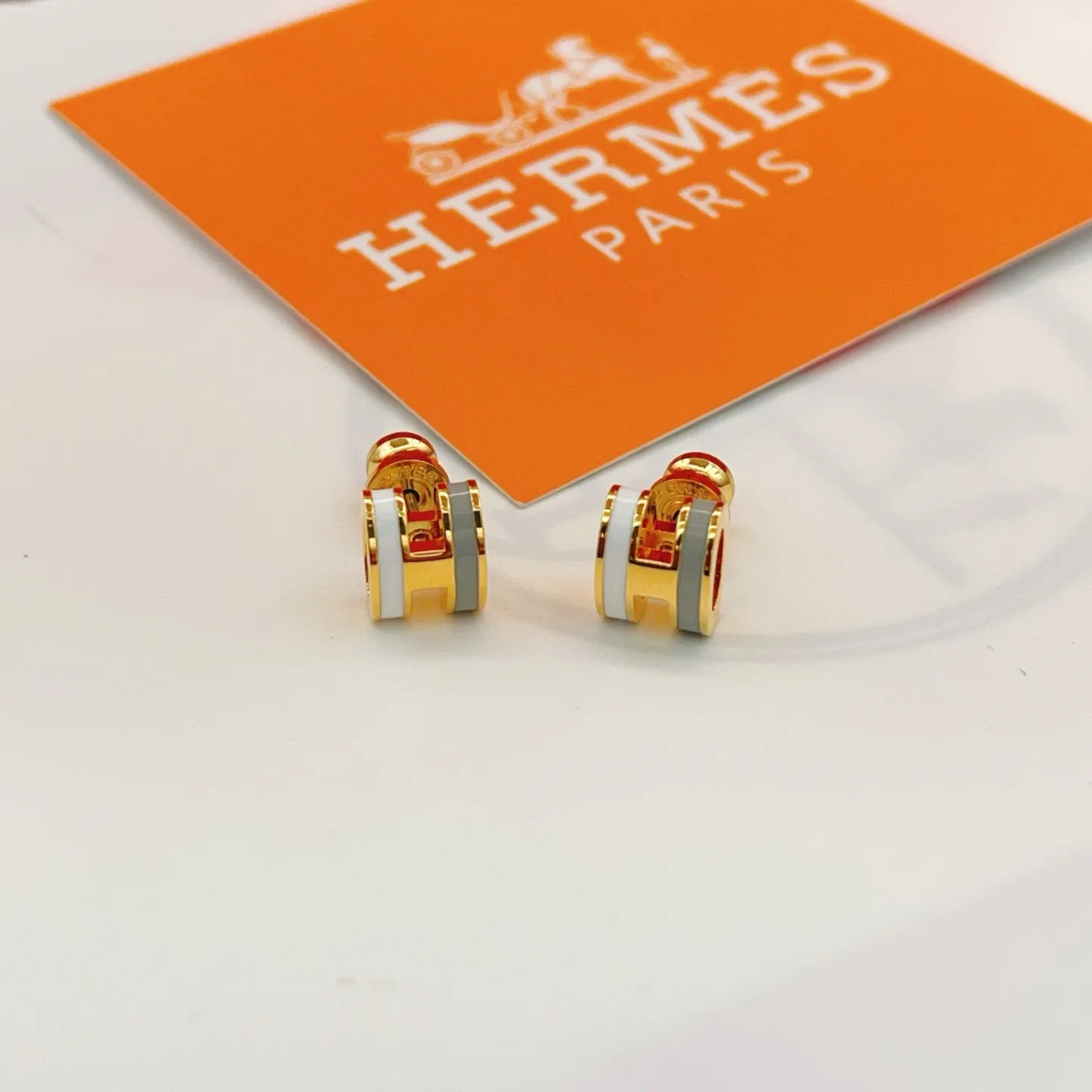 Hermes 金色 耳钉 小巧点缀款