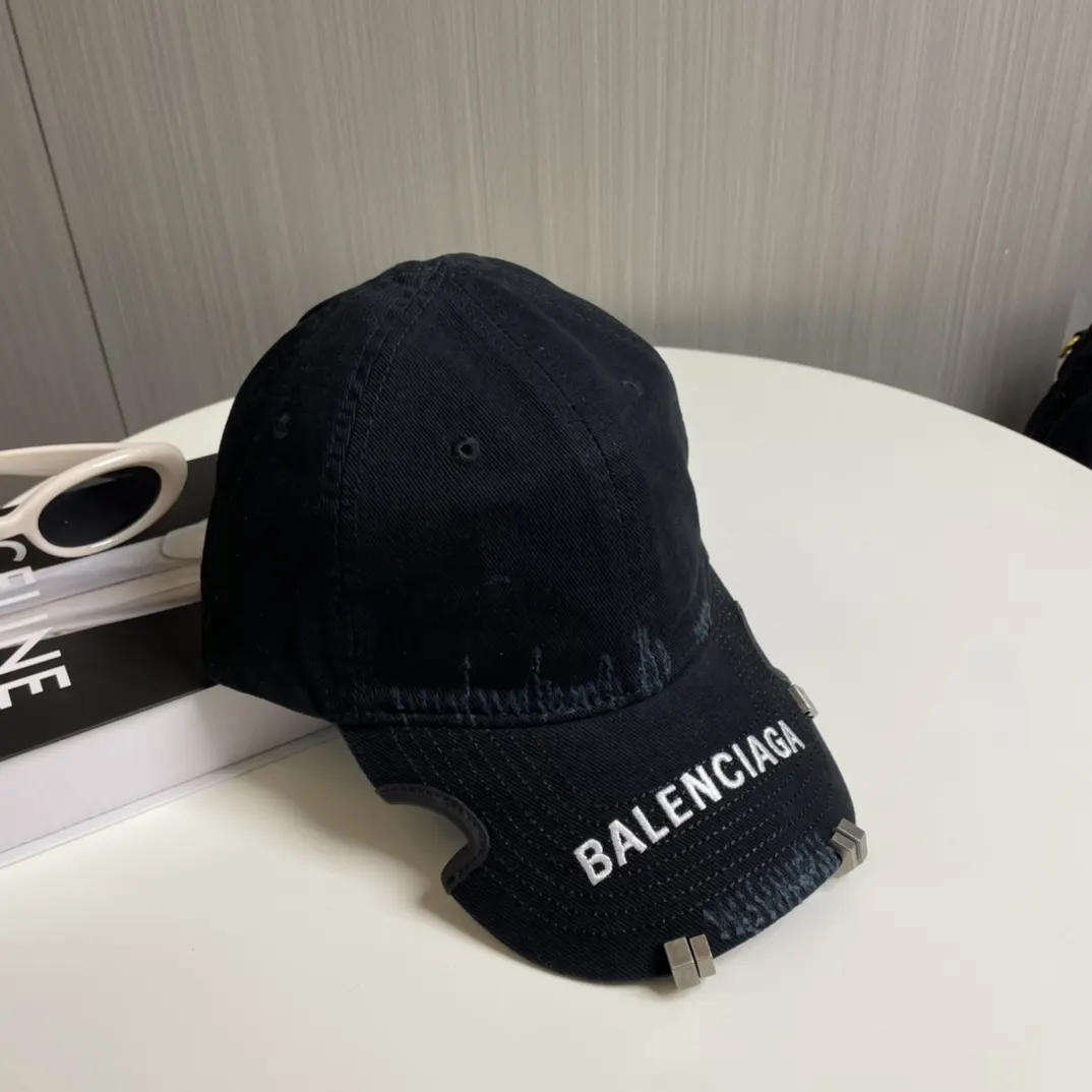 Balenciaga 棒球帽 精致搭配