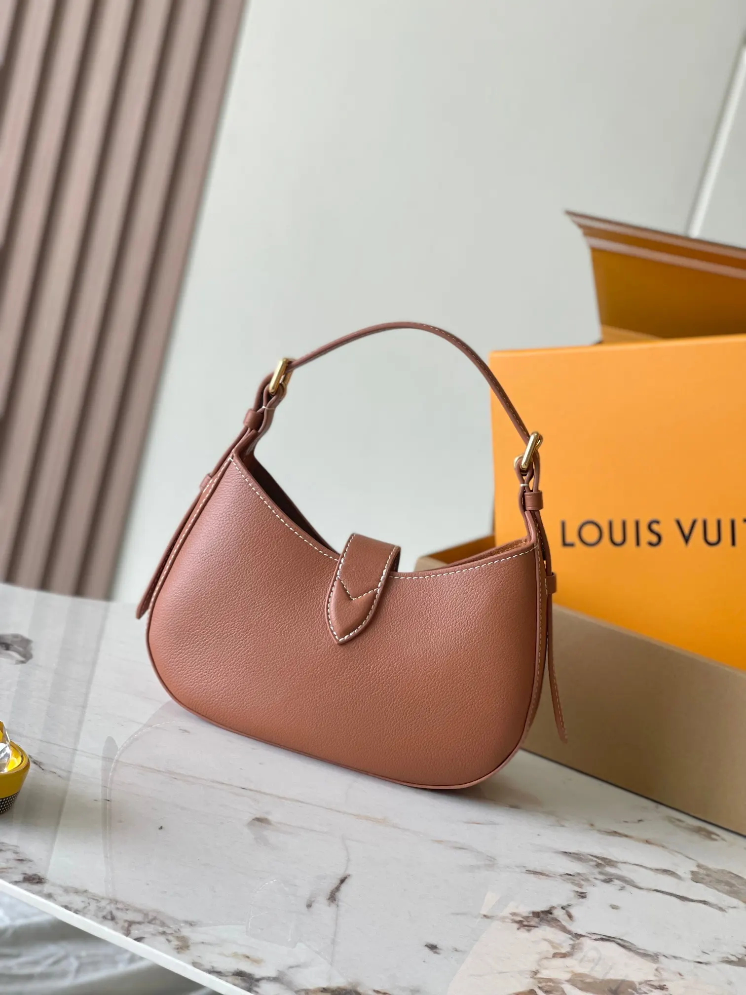 LV 牛皮 本款 Low Key Should 单肩包 日常单肩背款