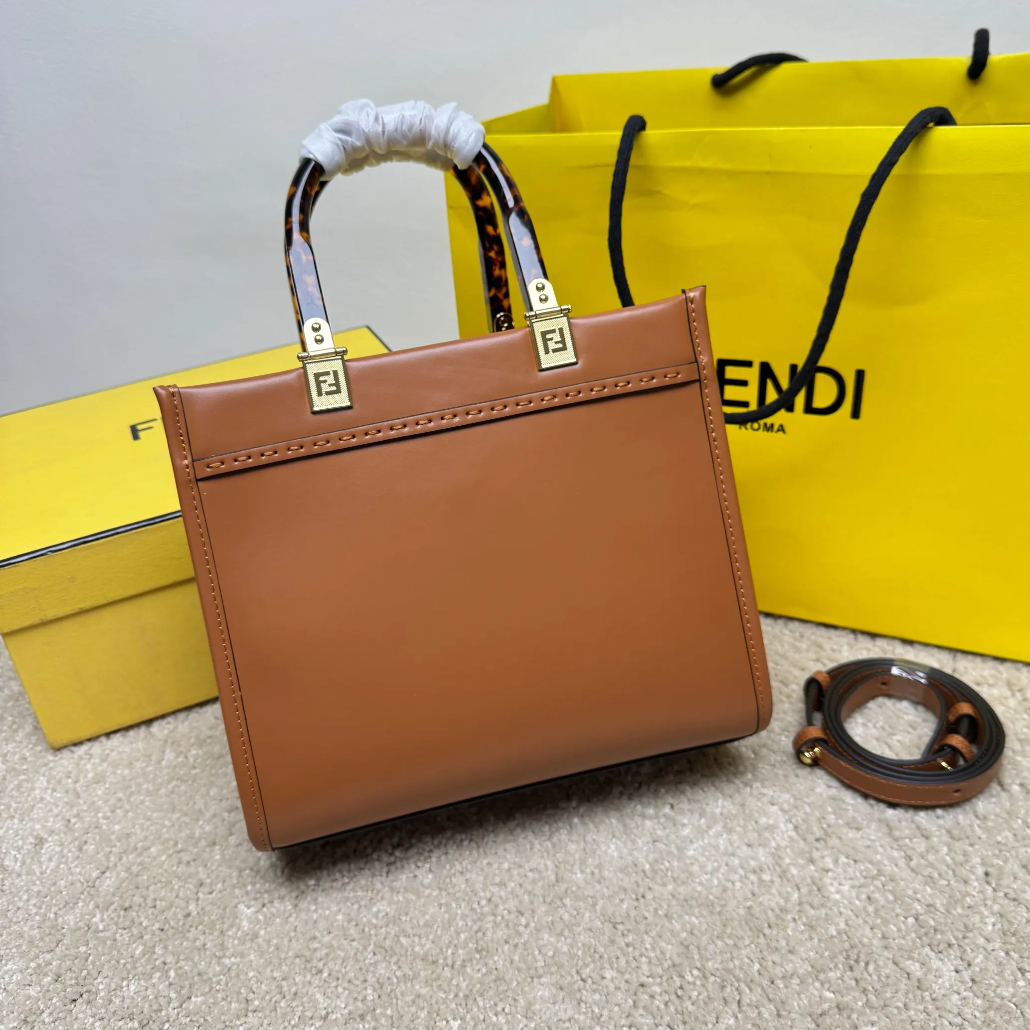Fendi 棕色 金色 皮革 手拿包 精致手拿款