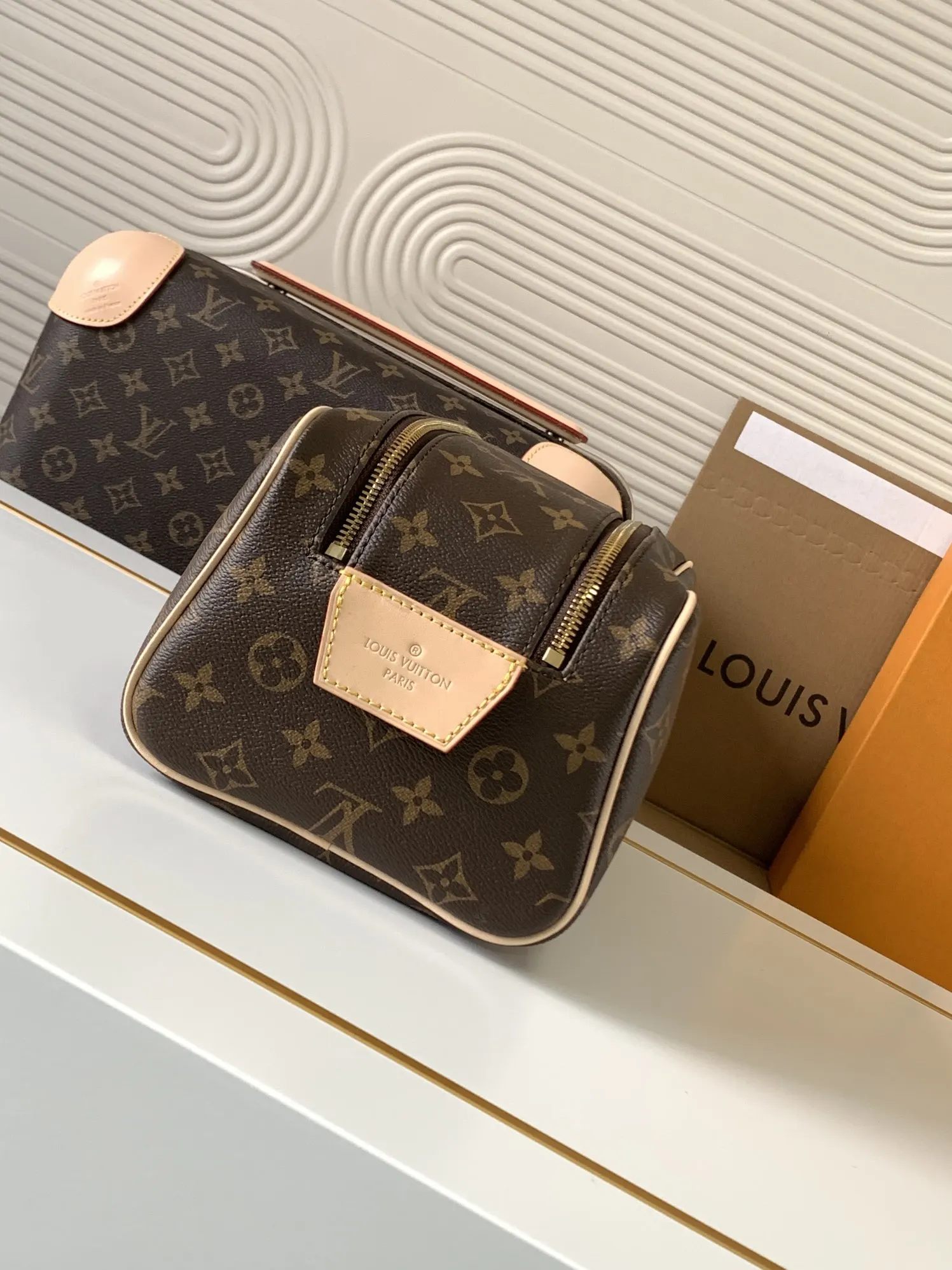LV 老花 牛皮 收纳包 旅行收纳款