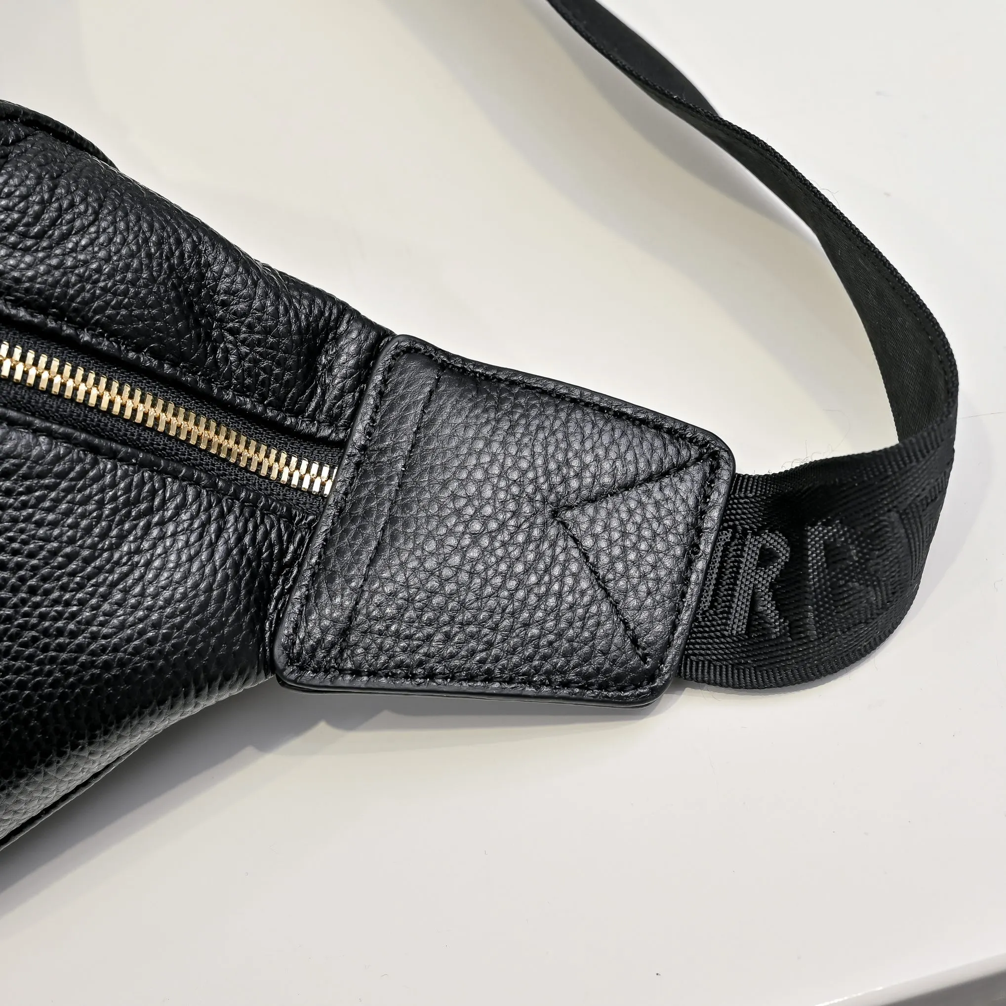 Burberry 帆布 腰包 休闲腰包款