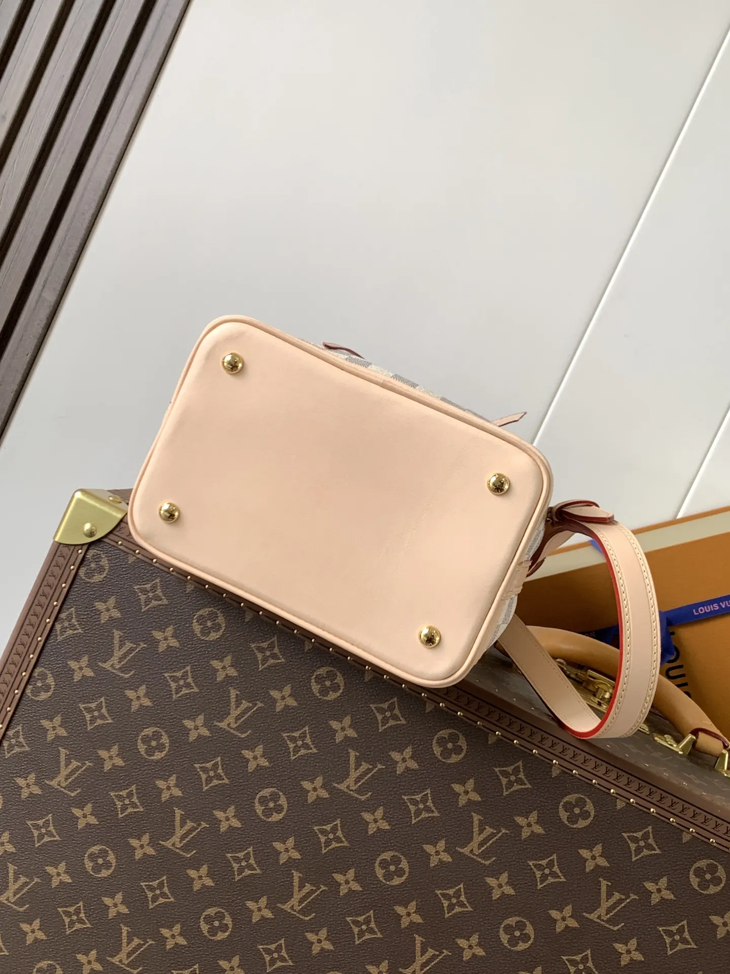 LV 老花 牛皮 老花 白格 钢扣钢 收納包 旅行收納款
