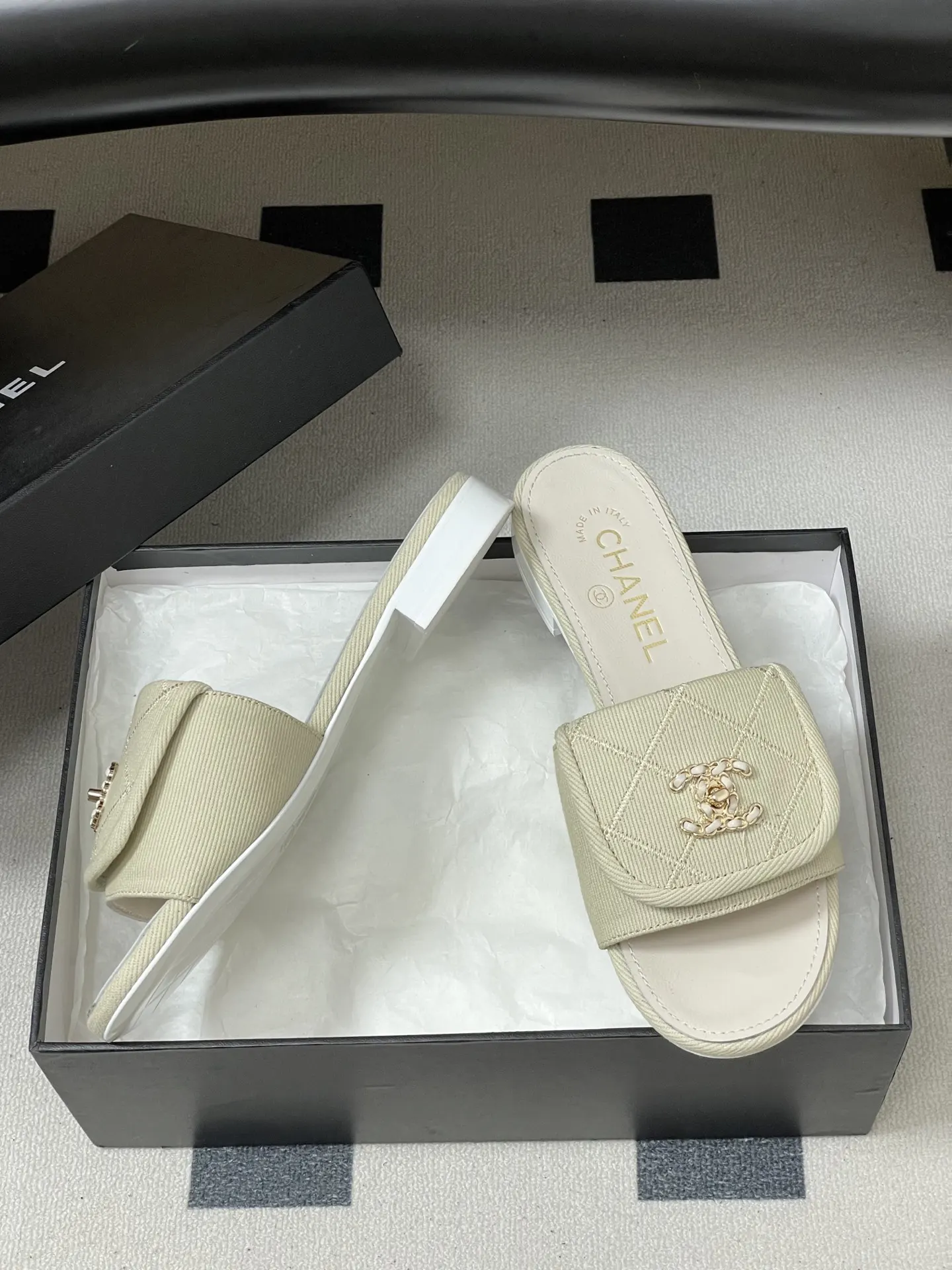 Chanel Cowhide Slippers Image 6 Chanel Cowhide Slippers Image 6