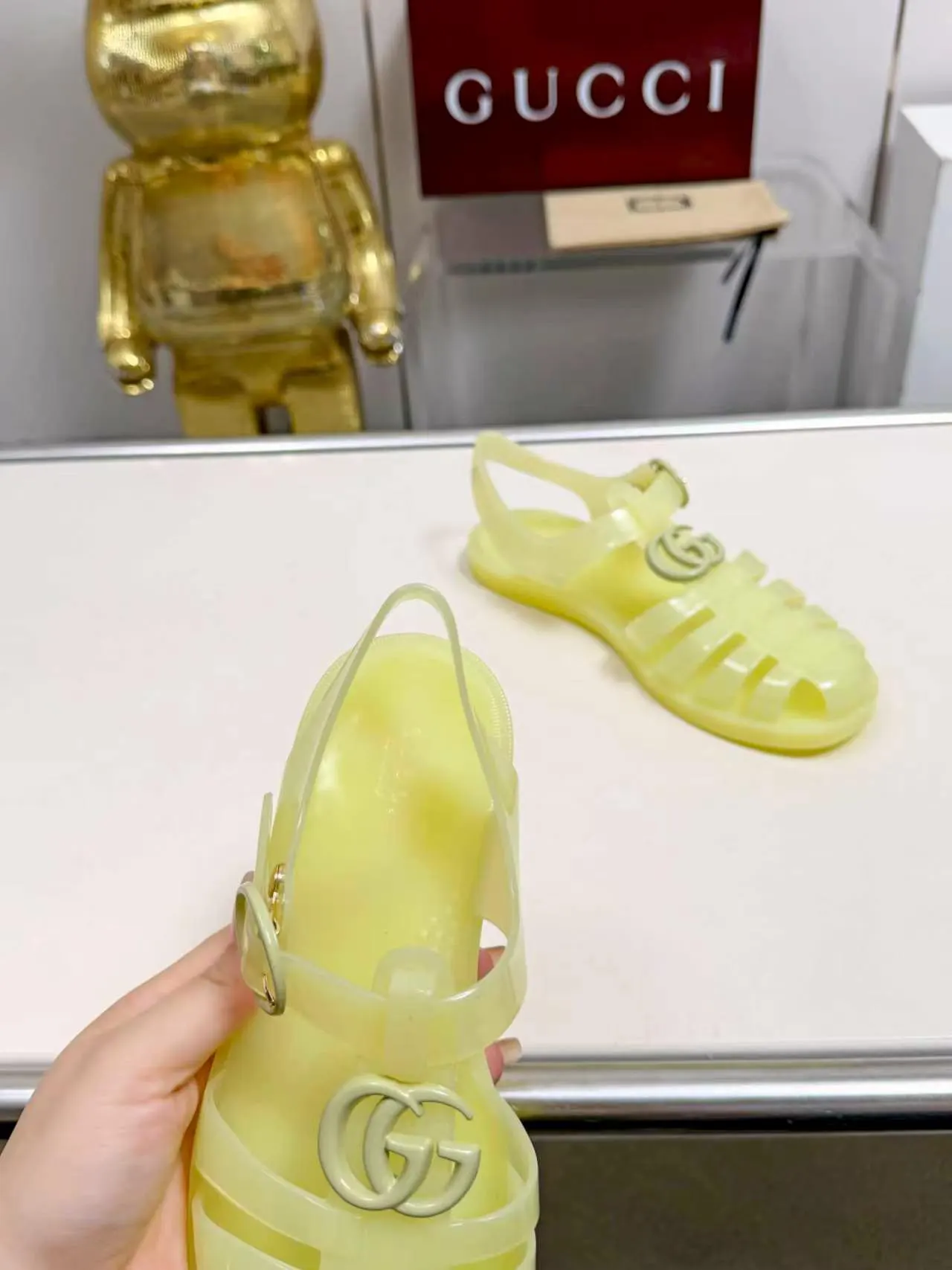 Gucci 透明果冻凉鞋 黄色休闲款