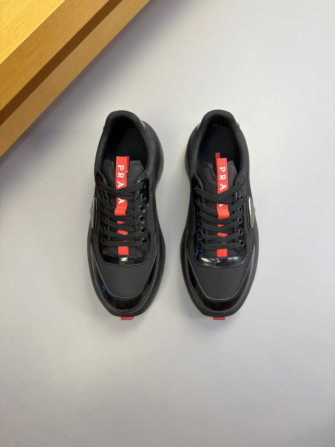 Prada 牛皮 帆布 Logo 运动鞋 休闲运动