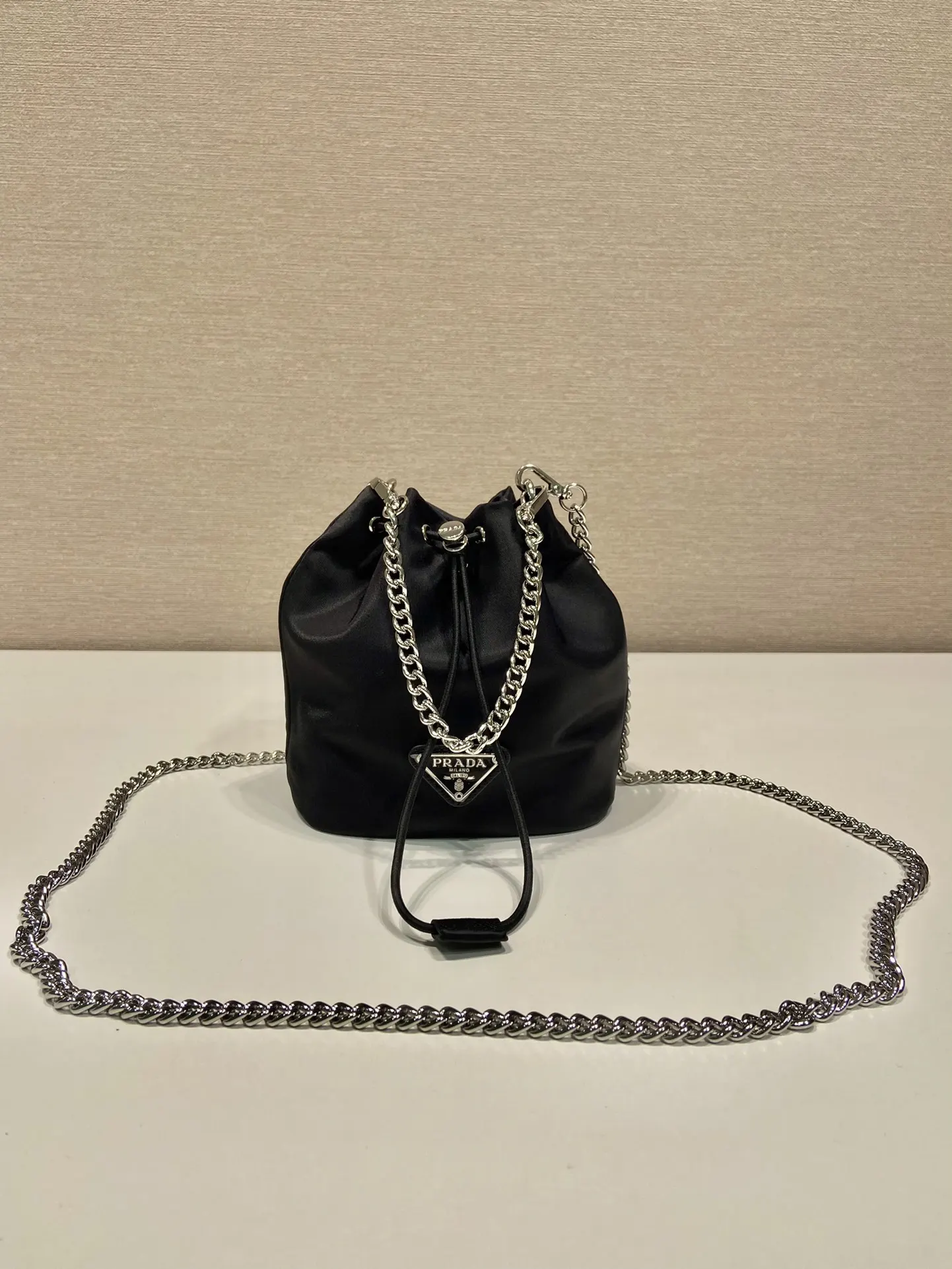 Prada Re-Nylon 1BH612 迷你 水桶包
