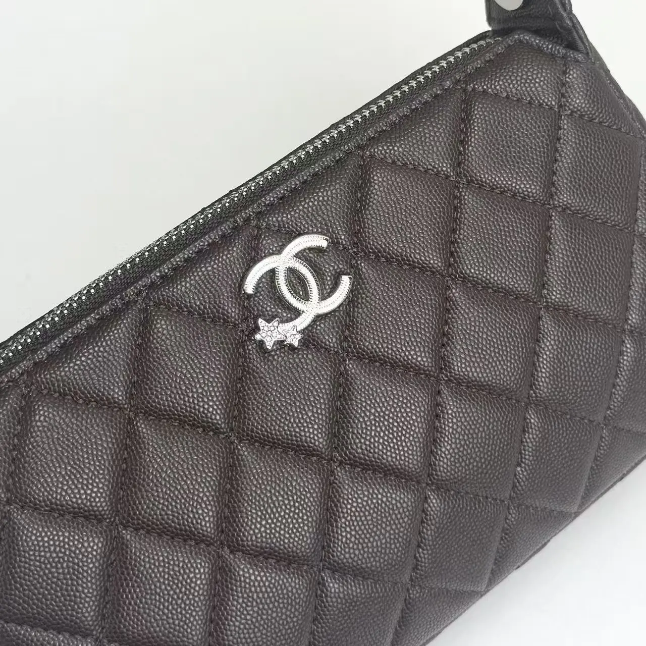 Chanel 银色 皮革 手提包