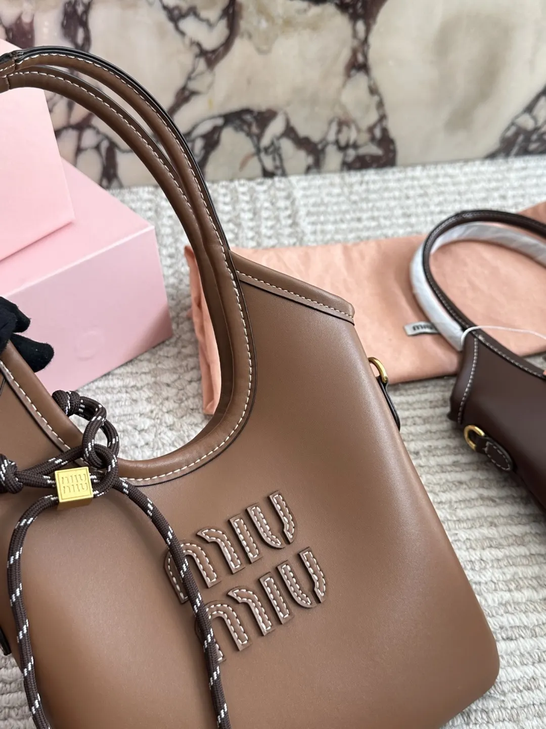 Miu 盒 miumiu 托特包 大容量托特款