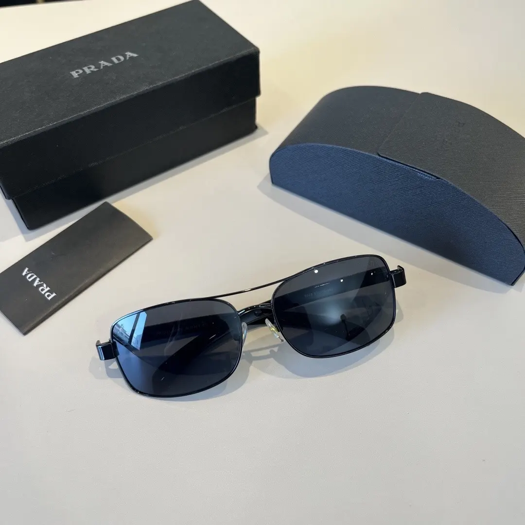 PRADA 太阳眼镜 时尚遮阳款