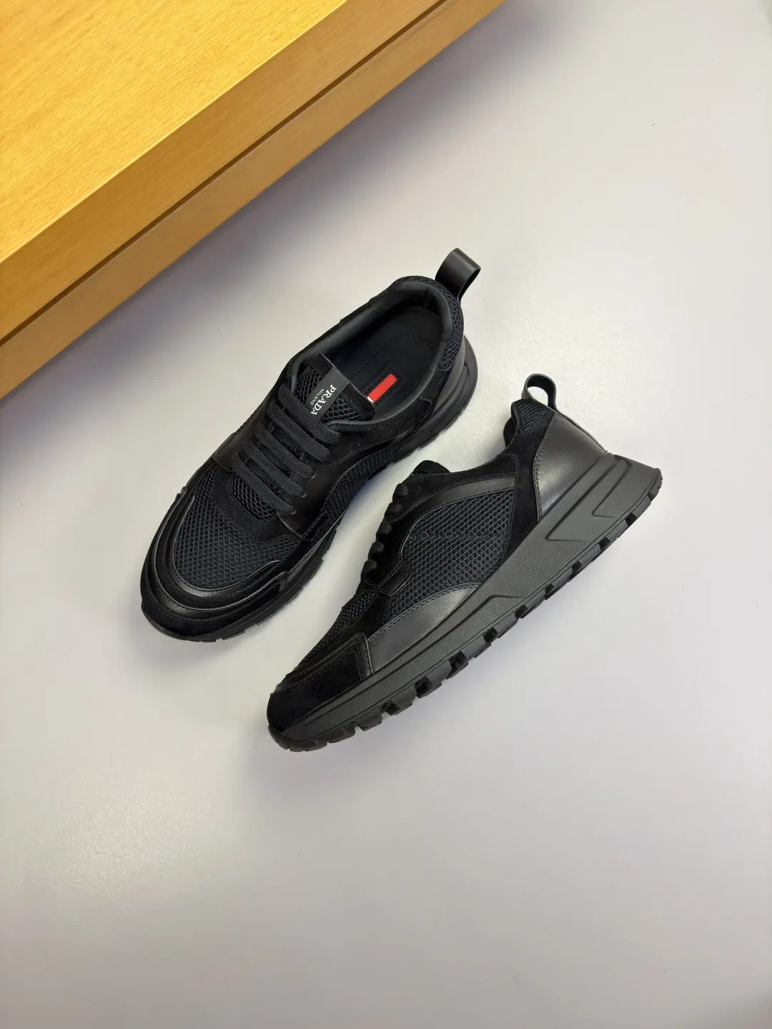 Prada 牛皮 帆布 Logo 运动鞋 休闲运动