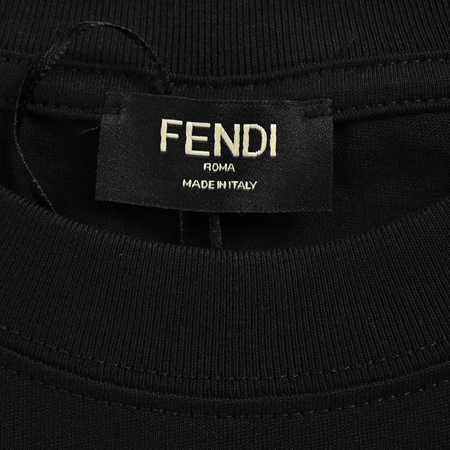 Fendi 刺繡 短袖T恤 日常百搭款(數字11) Fendi 刺繡 短袖T恤 日常百搭款(數字11)